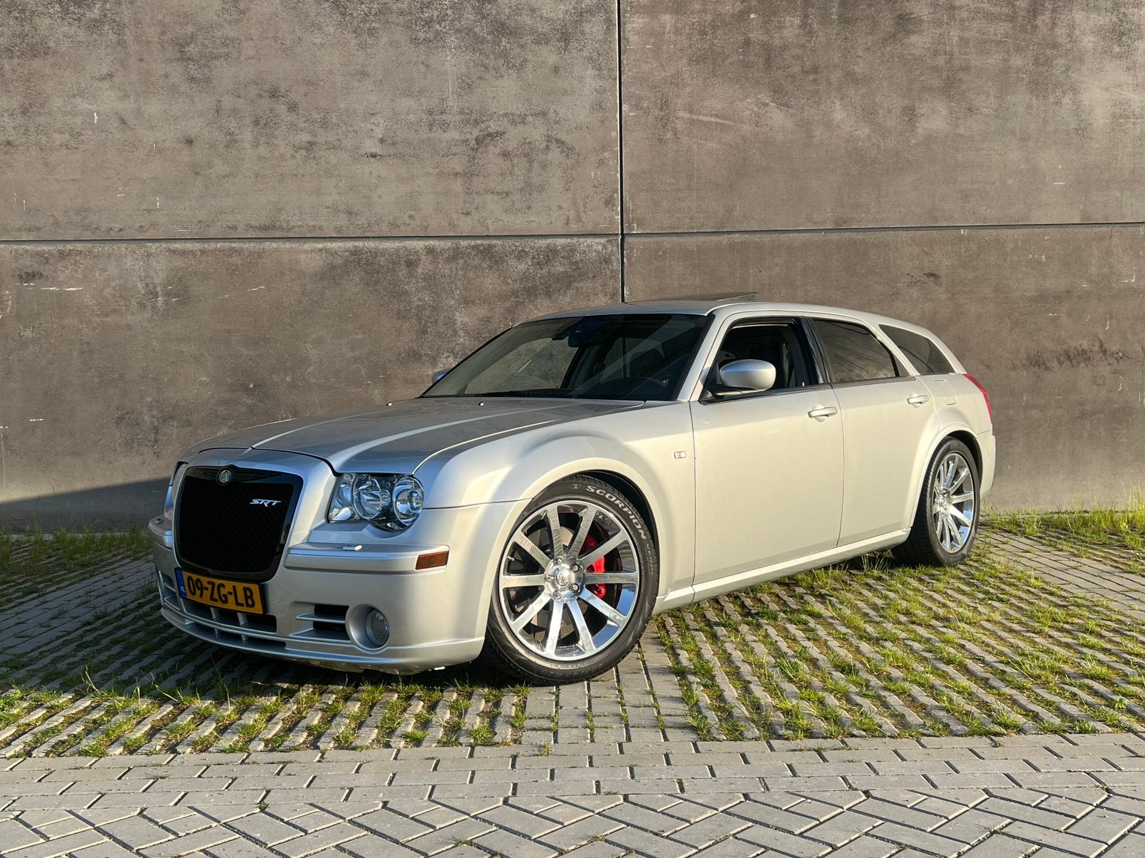 Chrysler 300C 6.1 I V8 Srt8 Touring AUT 2008 Grijs, Auto's, Chrysler, Automaat, 431 pk, 120 €/maand, Origineel Nederlands