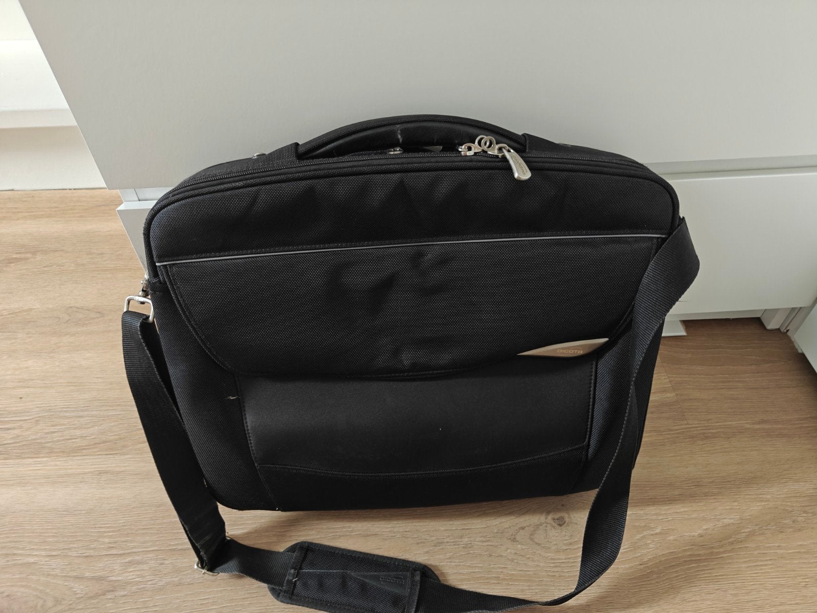Dicota laptoptas 15 inch - Zwart, Computers en Software, Gevoerd laptopvak, Gebruikt, 15 inch, Aktetas