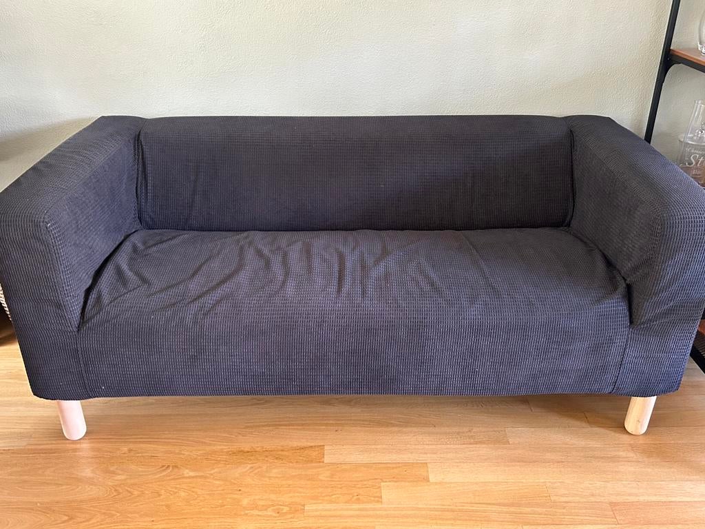 Klippan bank met donker grijze hoes, Ophalen, 150 tot 200 cm, Tweepersoons, 75 tot 100 cm