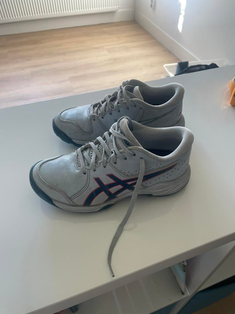Kunstgras schoenen Asics maat 33,5, Ophalen of Verzenden, Zo goed als nieuw, Schoenen