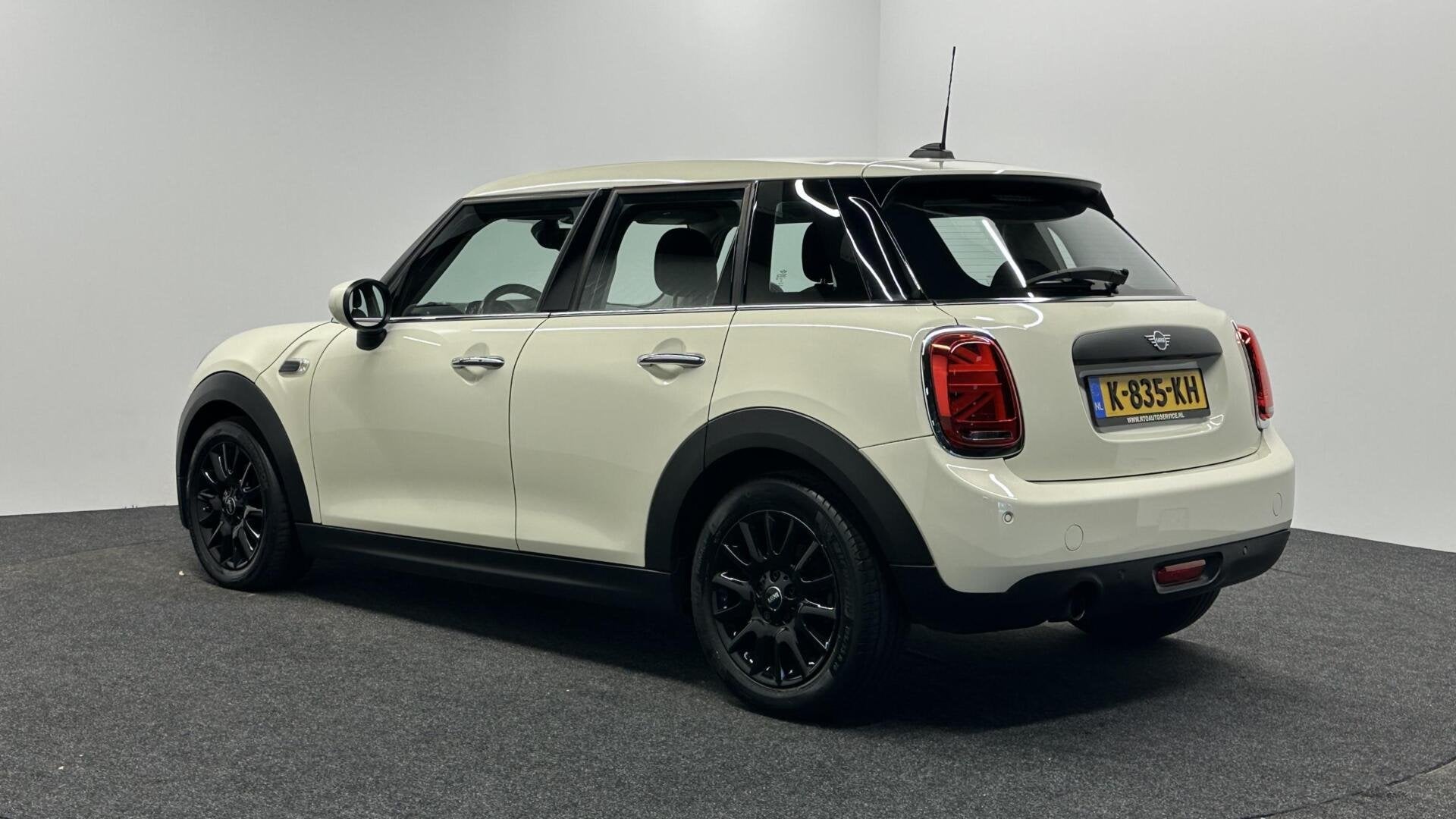 Mini Mini 1.5 Cooper Business Edition NAVI LM CARPLAY CRUISE, Auto's, Gebruikt, Met garantie (alle), Origineel Nederlands, Bedrijf