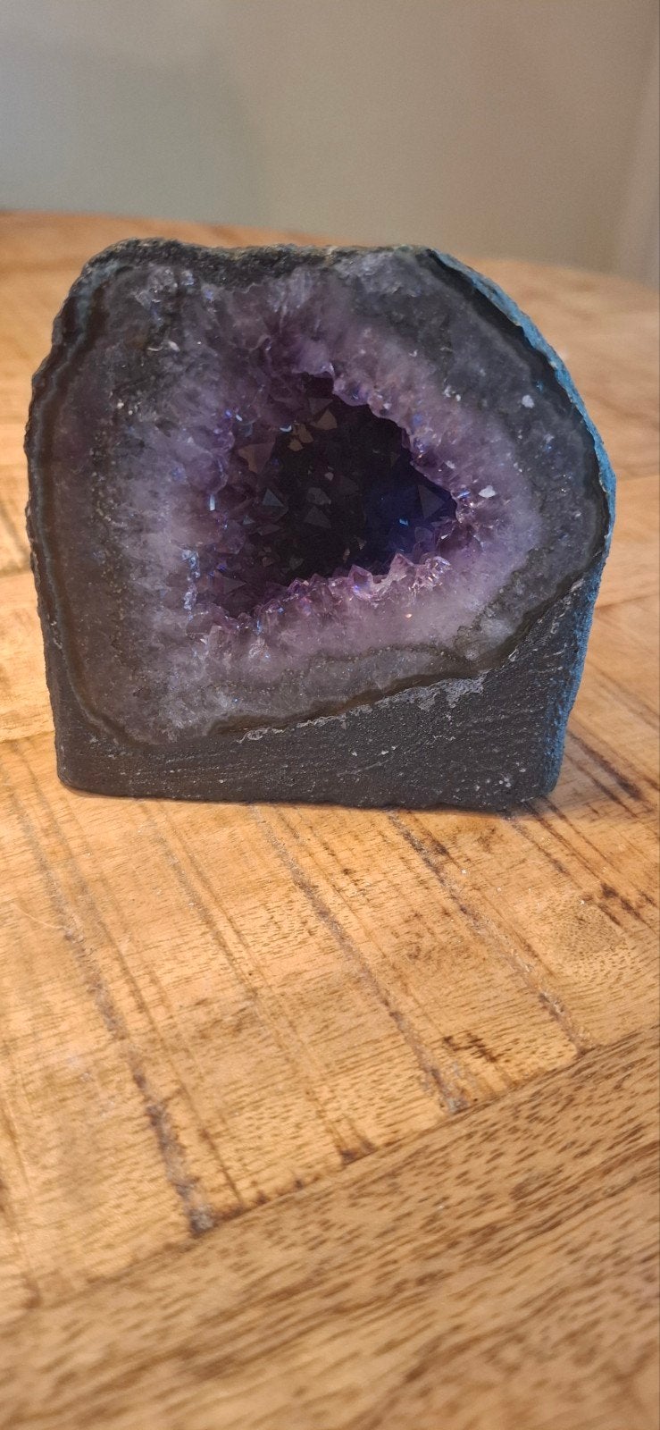 Prachtige Amethist Geode - Natuurlijke Kristalformatie, Ophalen of Verzenden, Mineraal