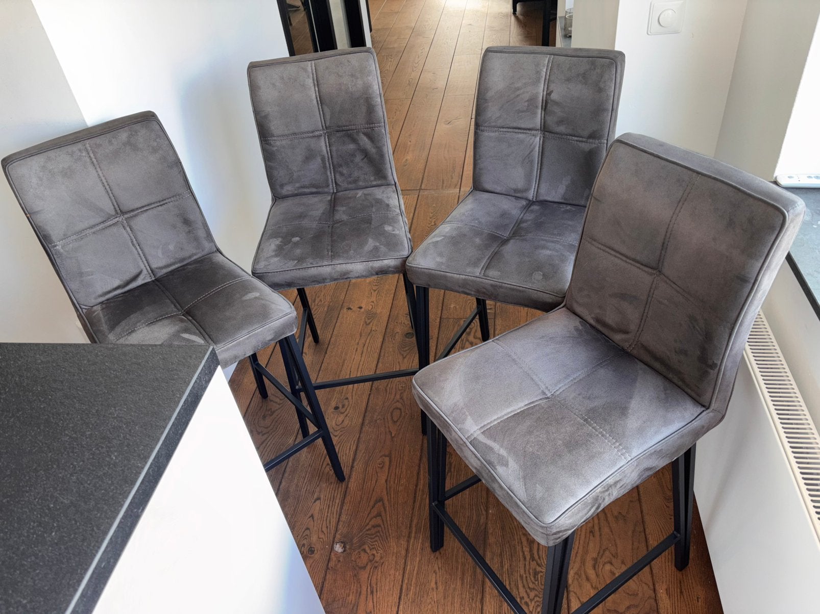 4 barstoelen barkrukken van de Bommel antreciet grijs, Huis en Inrichting, Ophalen, Gebruikt, Met voetsteun, 60 tot 90 cm