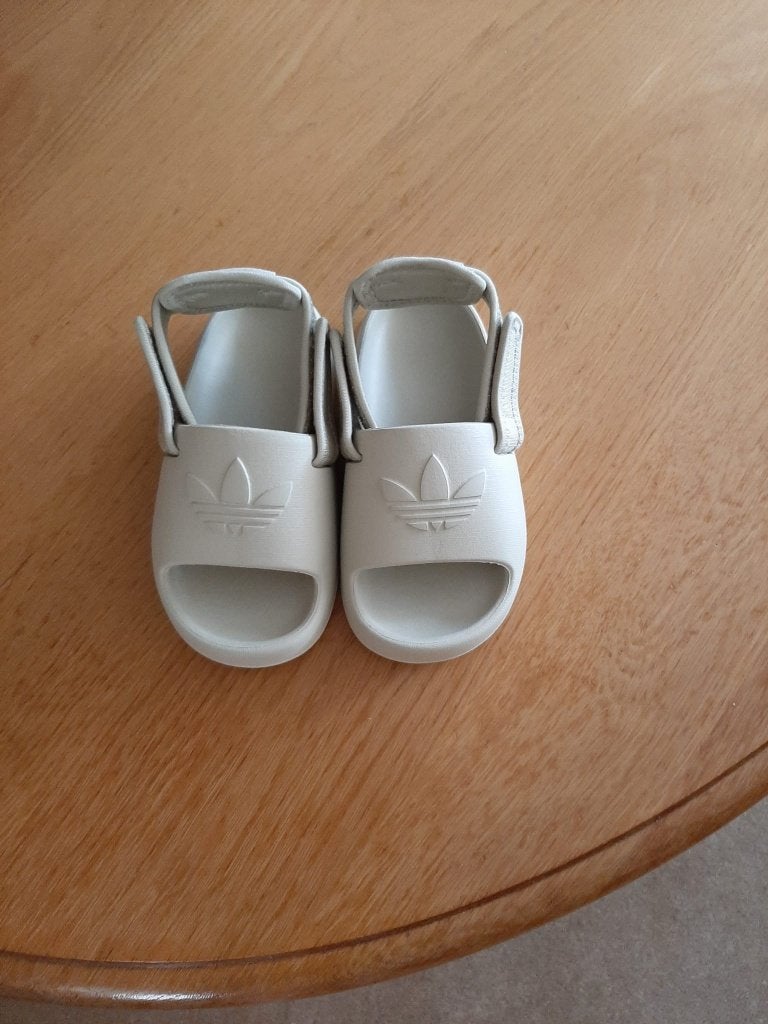 slippers maat 27, Adidas, Jongen of Meisje, Overige typen, Nieuw