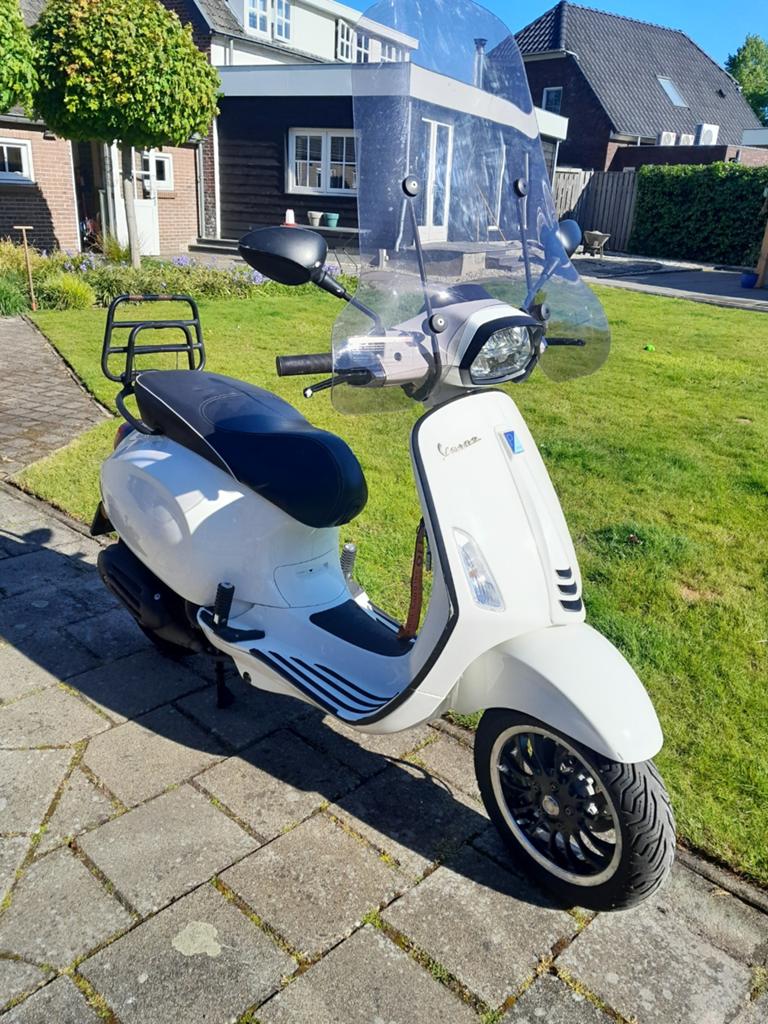 Vespa Sprint 2018 - Wit - 26000km - Goed onderhouden, Fietsen en Brommers, Scooters | Vespa, Gebruikt, Overige modellen, Maximaal 45 km/u
