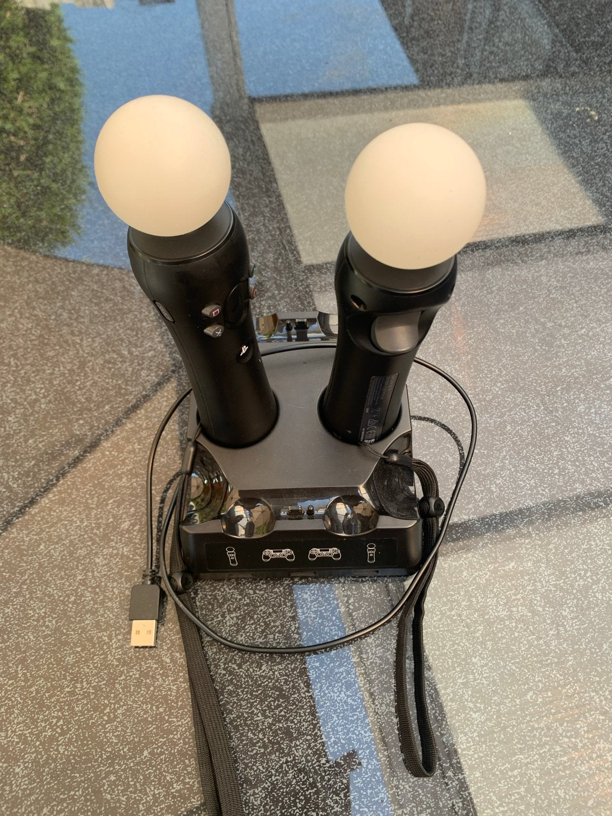 PlayStation Move controllers met oplaadstation, Spelcomputers en Games, Spelcomputers | Sony PlayStation Consoles | Accessoires