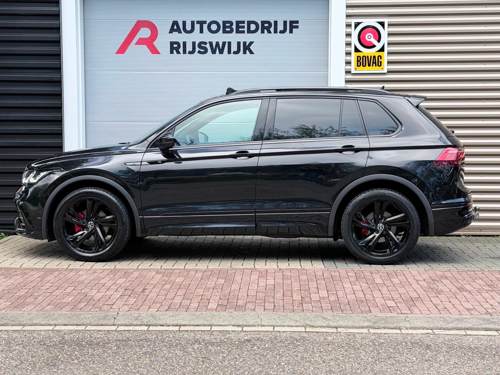 Volkswagen Tiguan 1.5 TSI R-Line Pano/Keyless/Camera, Euro 6, 4 cilinders, Alcantara, Zwart