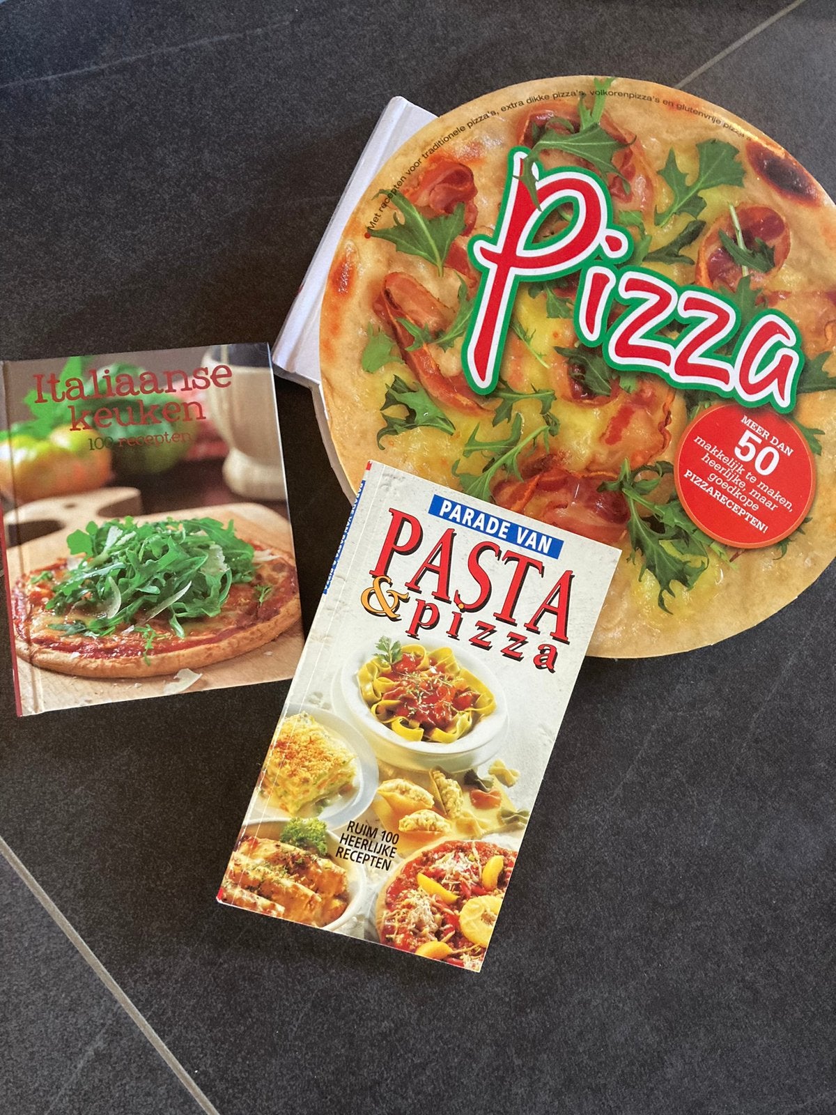 3 kookboeken Italiaanse keuken, Ophalen, Zo goed als nieuw, Italië