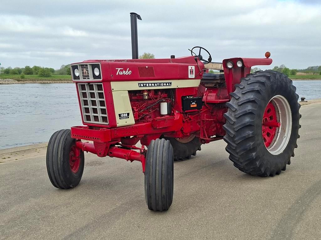 International Farmall 1066 Turbo - Met kenteken!!!, Ophalen of Verzenden, Gebruikt, Tot 80 Pk, Tot 2500