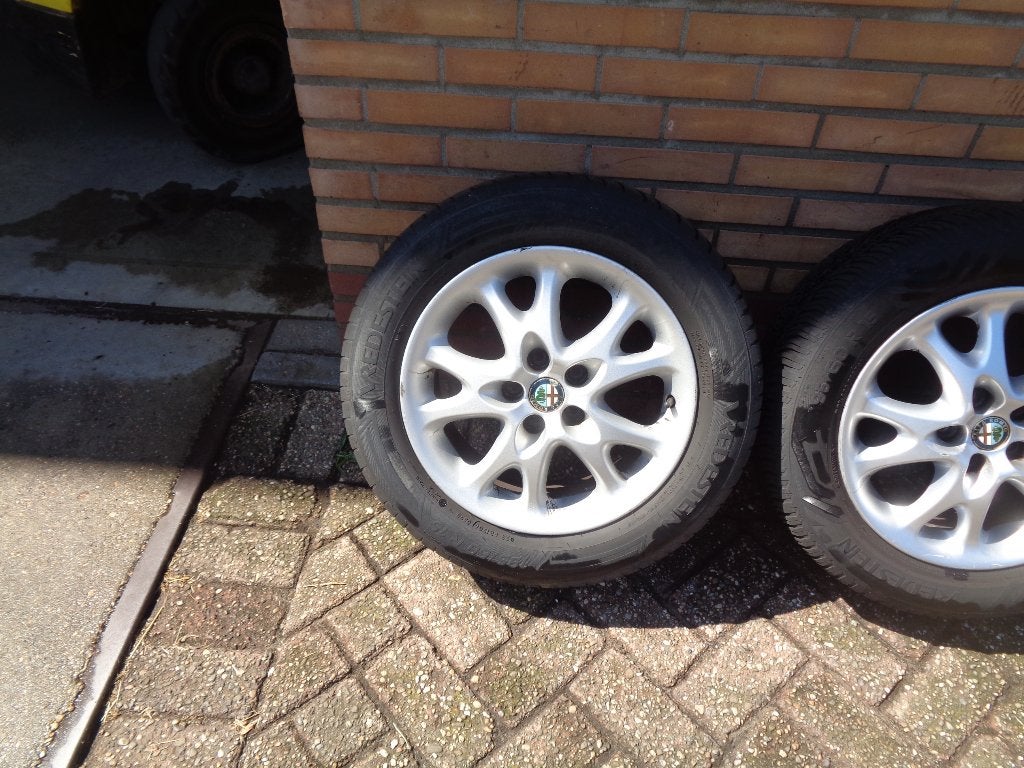 Lichtmetalen velgen 15 inch Alfa Romeo met goede banden, Auto-onderdelen, Banden en Velgen, Ophalen, Gebruikt, 15 inch, Velg(en)
