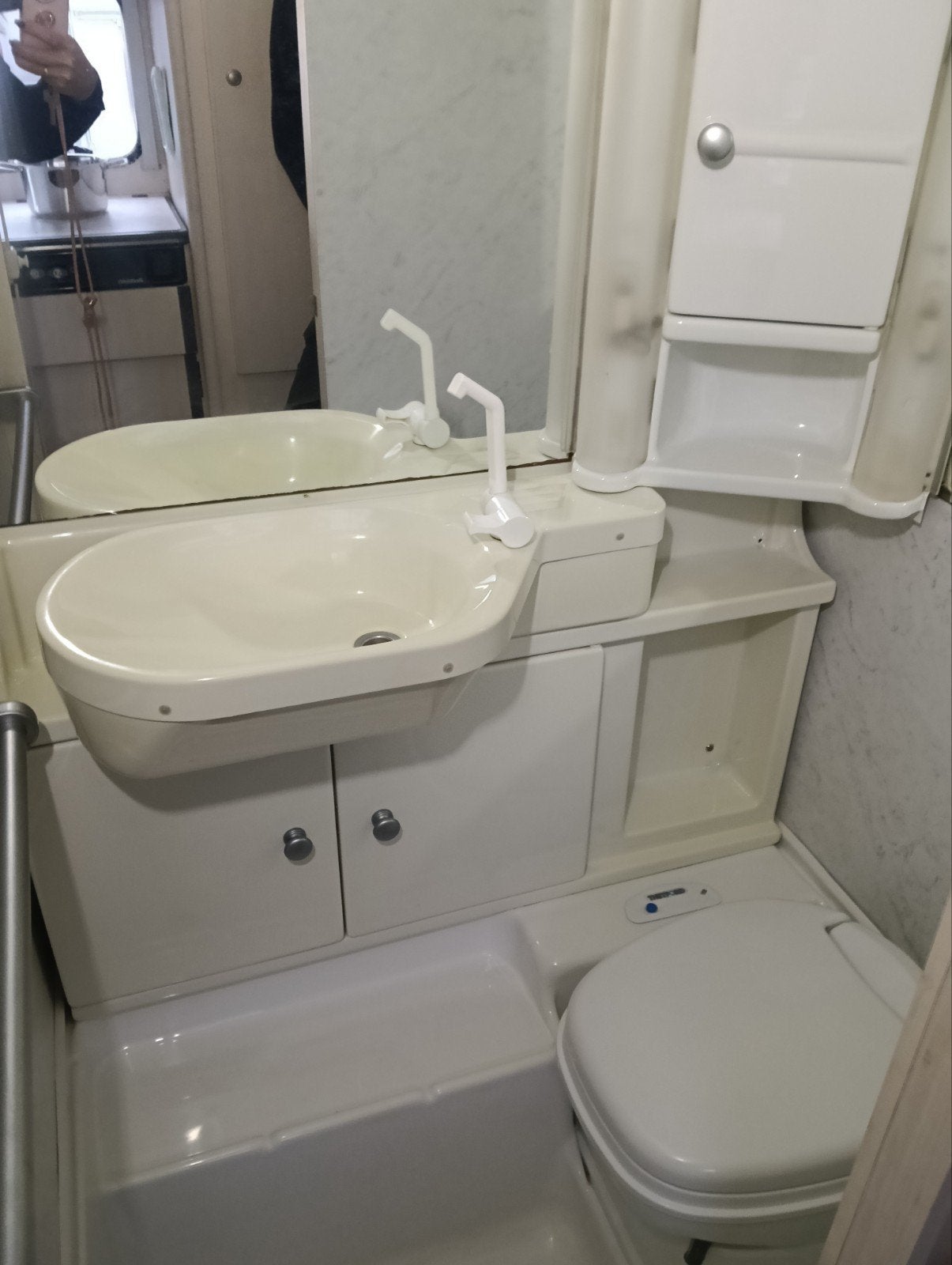 Dethleffs New Line, Nette en degelijke caravan met voortent, Standaardzit, Schokbreker, Dwarsbed, Particulier