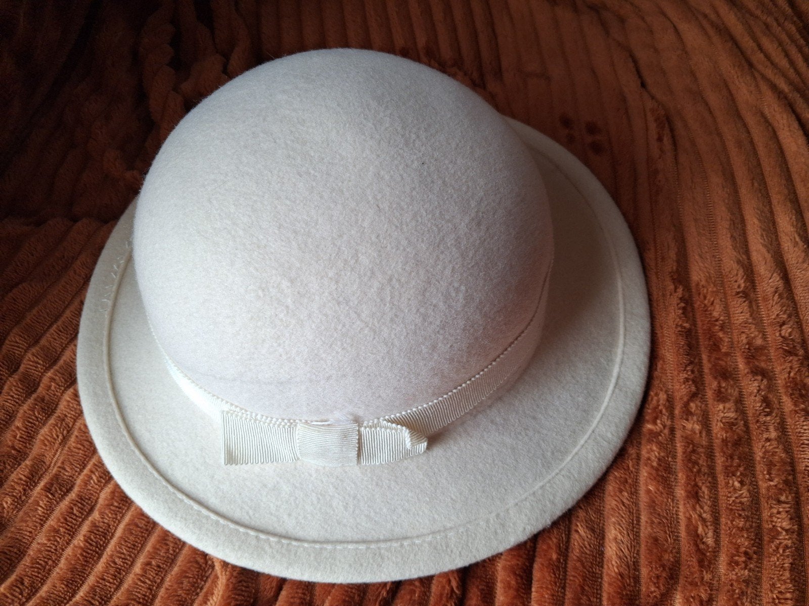 Crème roomkleurig bolhoedje 53-54 cm, Ophalen of Verzenden, Zo goed als nieuw