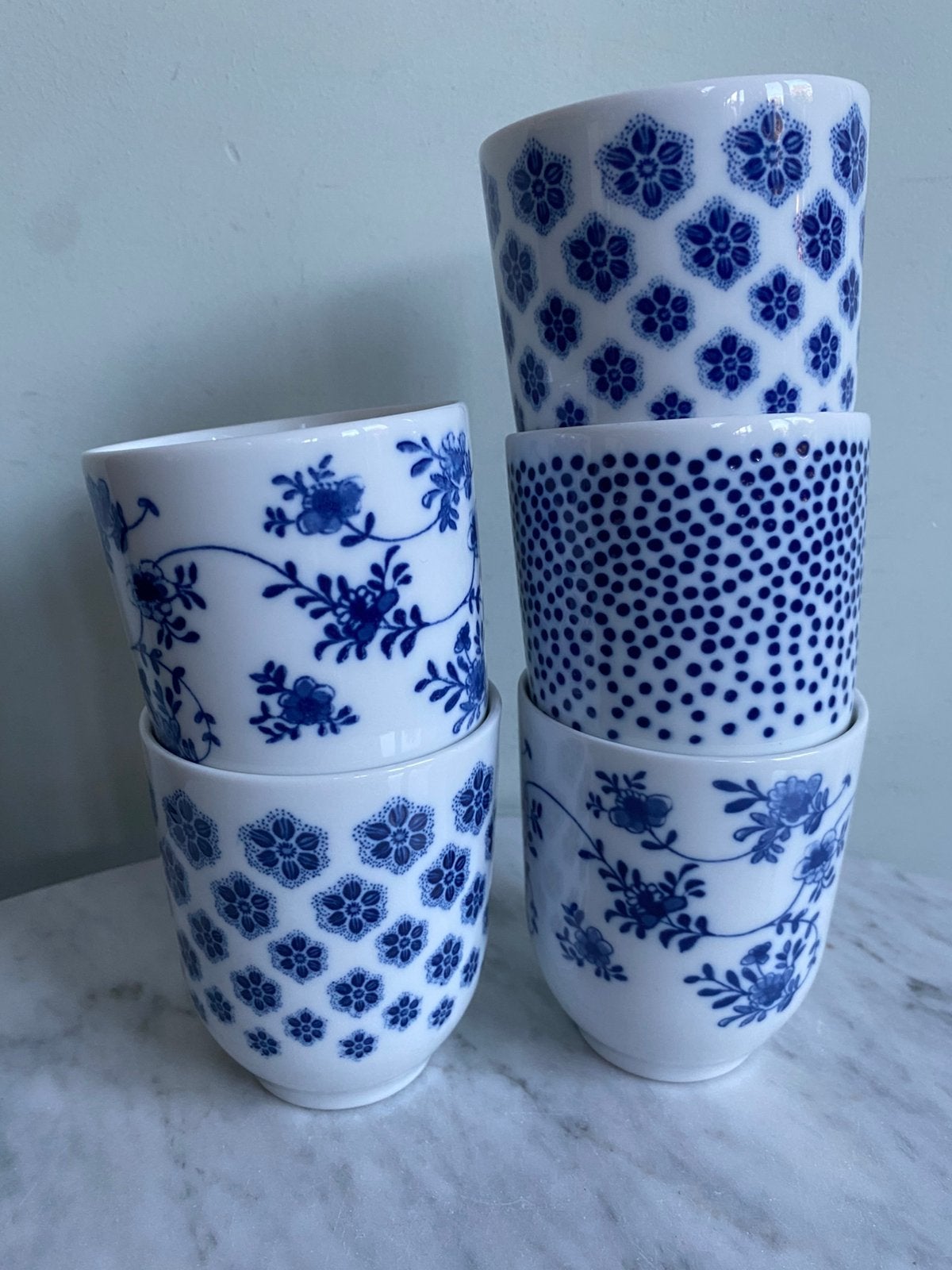 5 IKEA Entusiasm mokken blauw patroon, inhoud 22 cl. z.g.a.n, Ophalen of Verzenden, Zo goed als nieuw, Overige stijlen, Kop(pen) en/of Schotel(s)