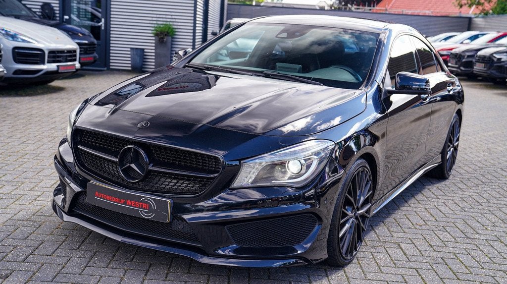 Mercedes-Benz CLA-klasse 180 |CLA45 LOOK |Stoelverwarming |, Auto's, Mercedes-Benz, Gebruikt, 4 cilinders, 715 kg, Navigatiesysteem