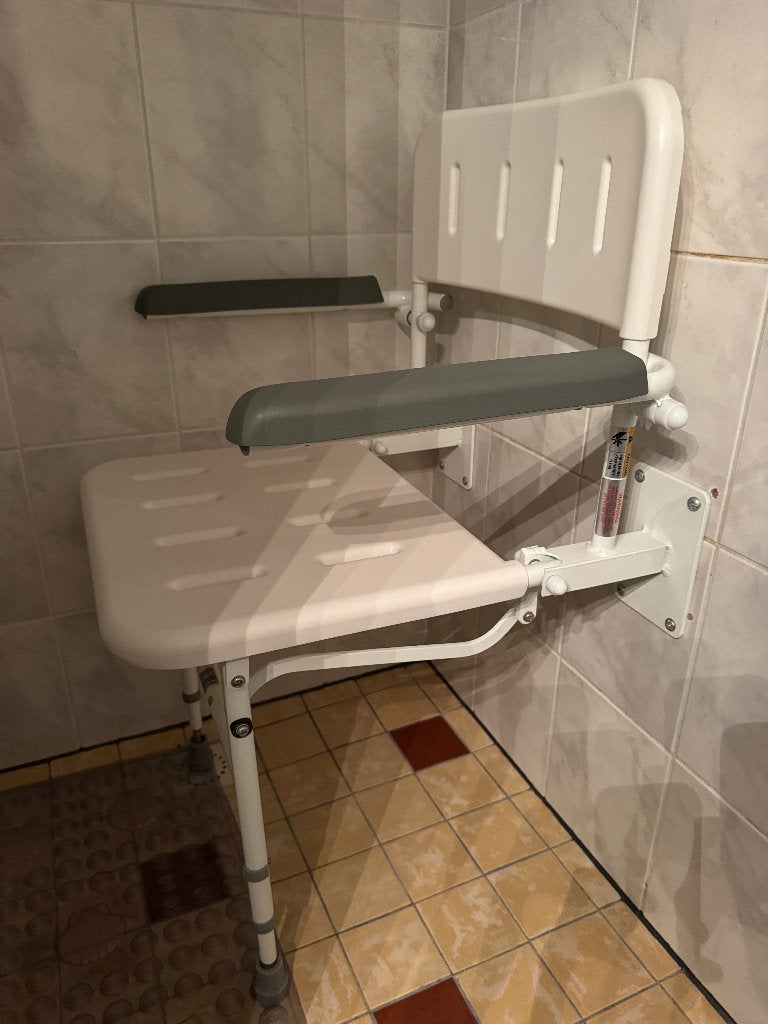 Aidapt VB539 douchestoel wand opklapbaar, Ophalen, Gebruikt