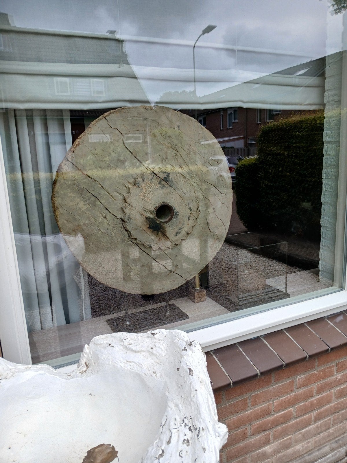 Mooi groot stoer sober  houten wagenwiel op standaard, Huis en Inrichting, Woonaccessoires | Overige, Ophalen, Zo goed als nieuw