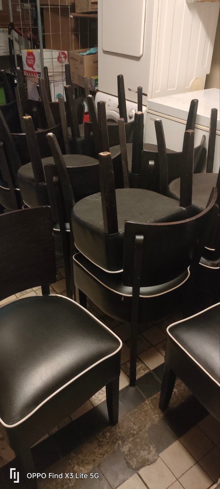 Restaurant stoelen 23 stuks, zwart met wit randje., Huis en Inrichting, Stoelen, Ophalen, Gebruikt, Zwart, Klassiek, Tijdloos