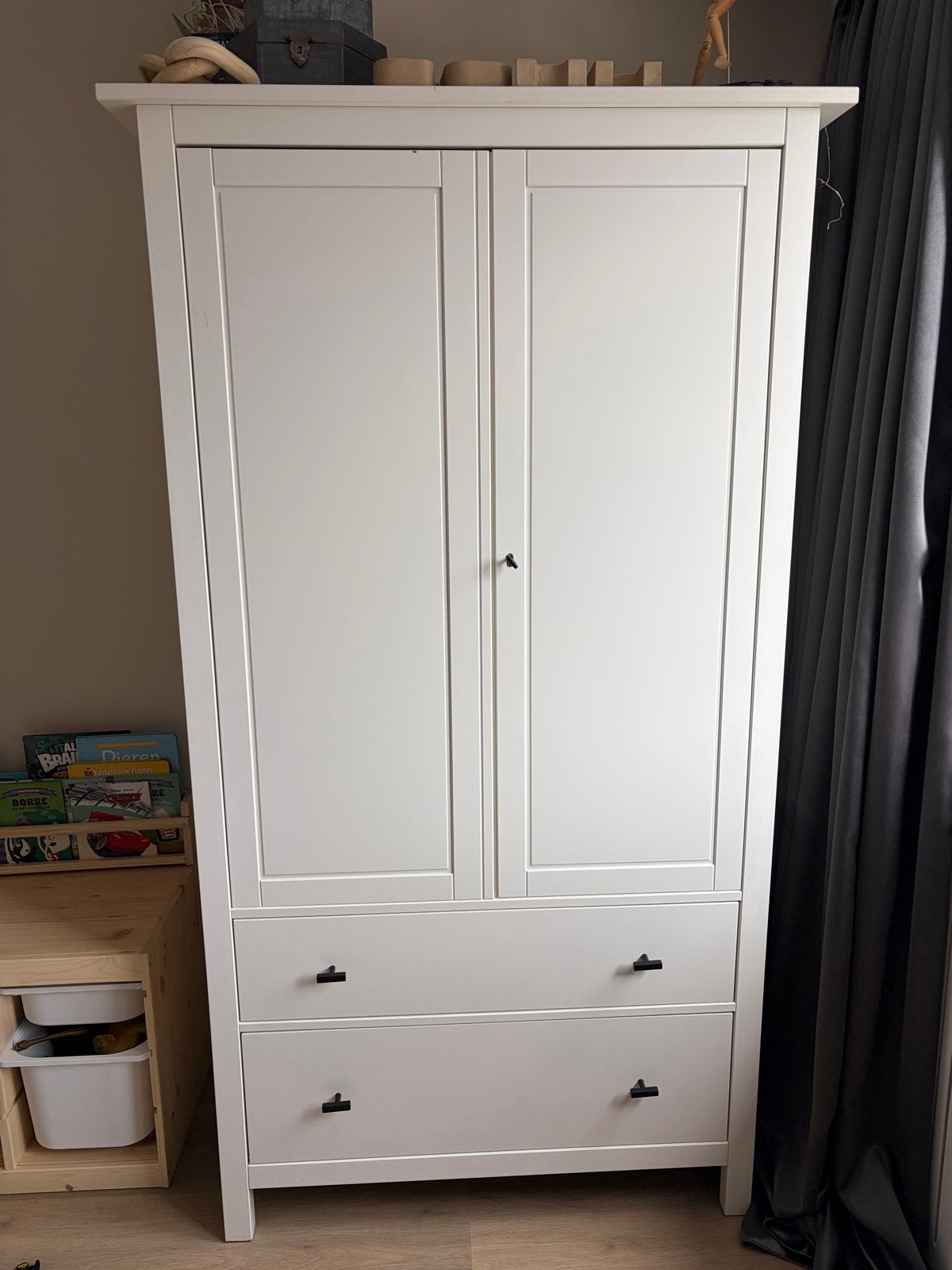 Nette praktische Hemnes kinderkast met hang- en legruimte, Ophalen, Gebruikt, Kast, 50 tot 70 cm