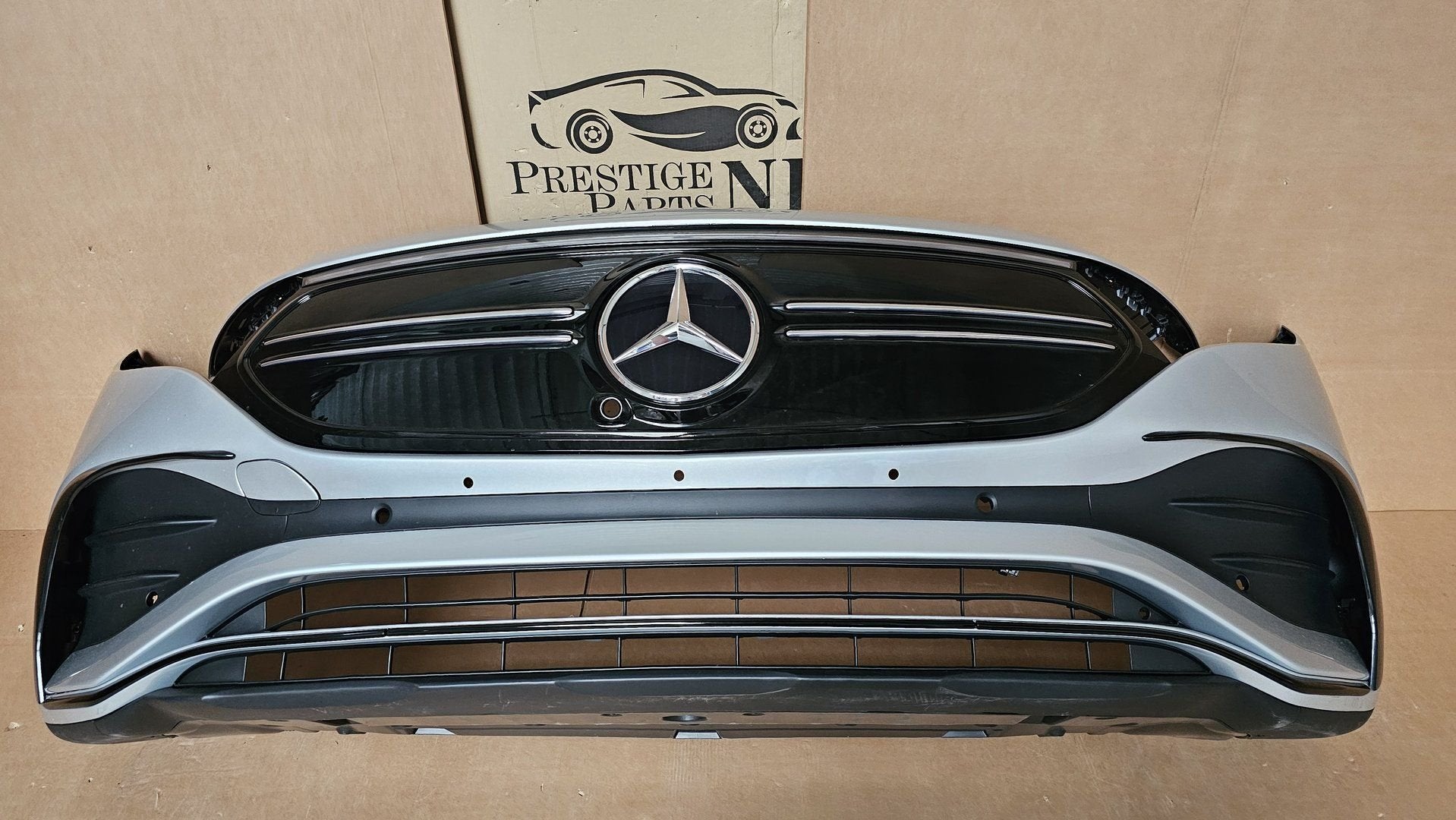 Voorbumper Mercedes EQB AMG H243 A2438850002 Compleet 6xPDC, Gebruikt, -, Voor, Ophalen of Verzenden