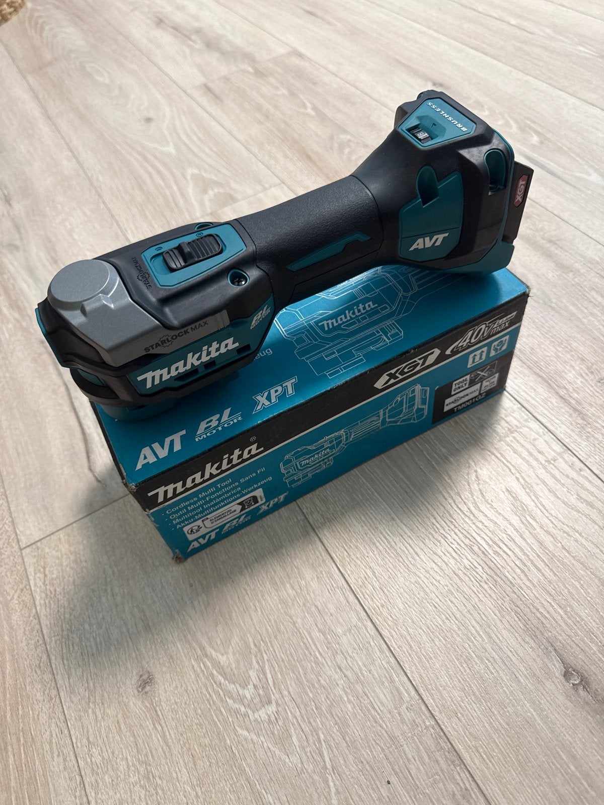 Makita TM001GZ Accu Multitool 40V (excl. accu's en lader), Ophalen of Verzenden, Nieuw, Multitool, Makita
