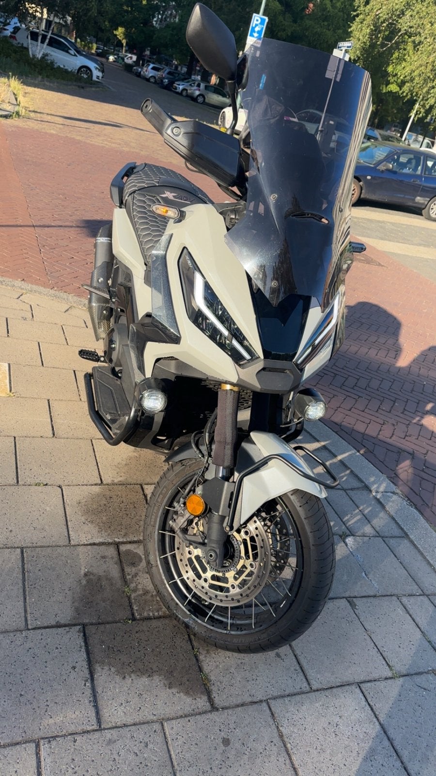 Honda X-ADV met Akrapovic uitlaat en GIVI topkoffer, Motoren, Motoren | Honda, Particulier, Overig, meer dan 35 kW, 2 cilinders