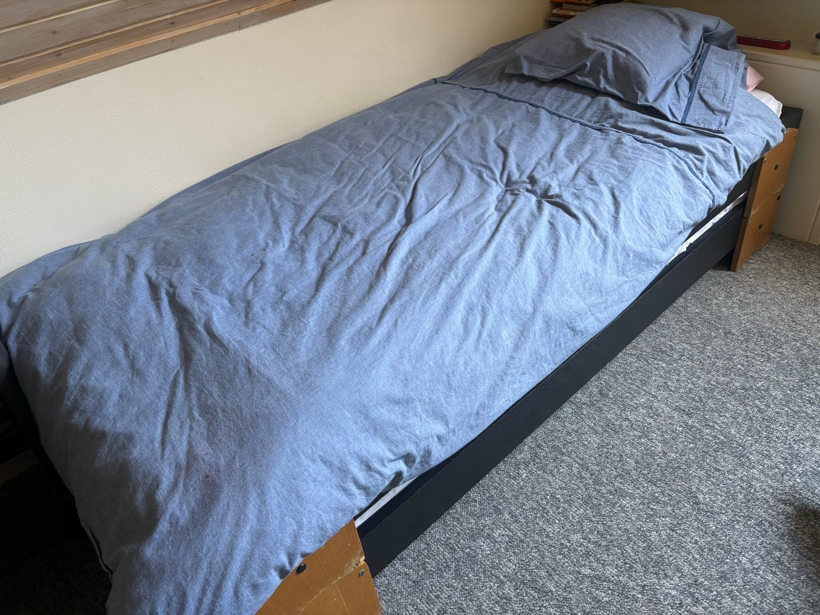 Stapelbed met  2 eenpersoons lattenbodems  en matras, Ophalen, Gebruikt, 90 cm, Eenpersoons