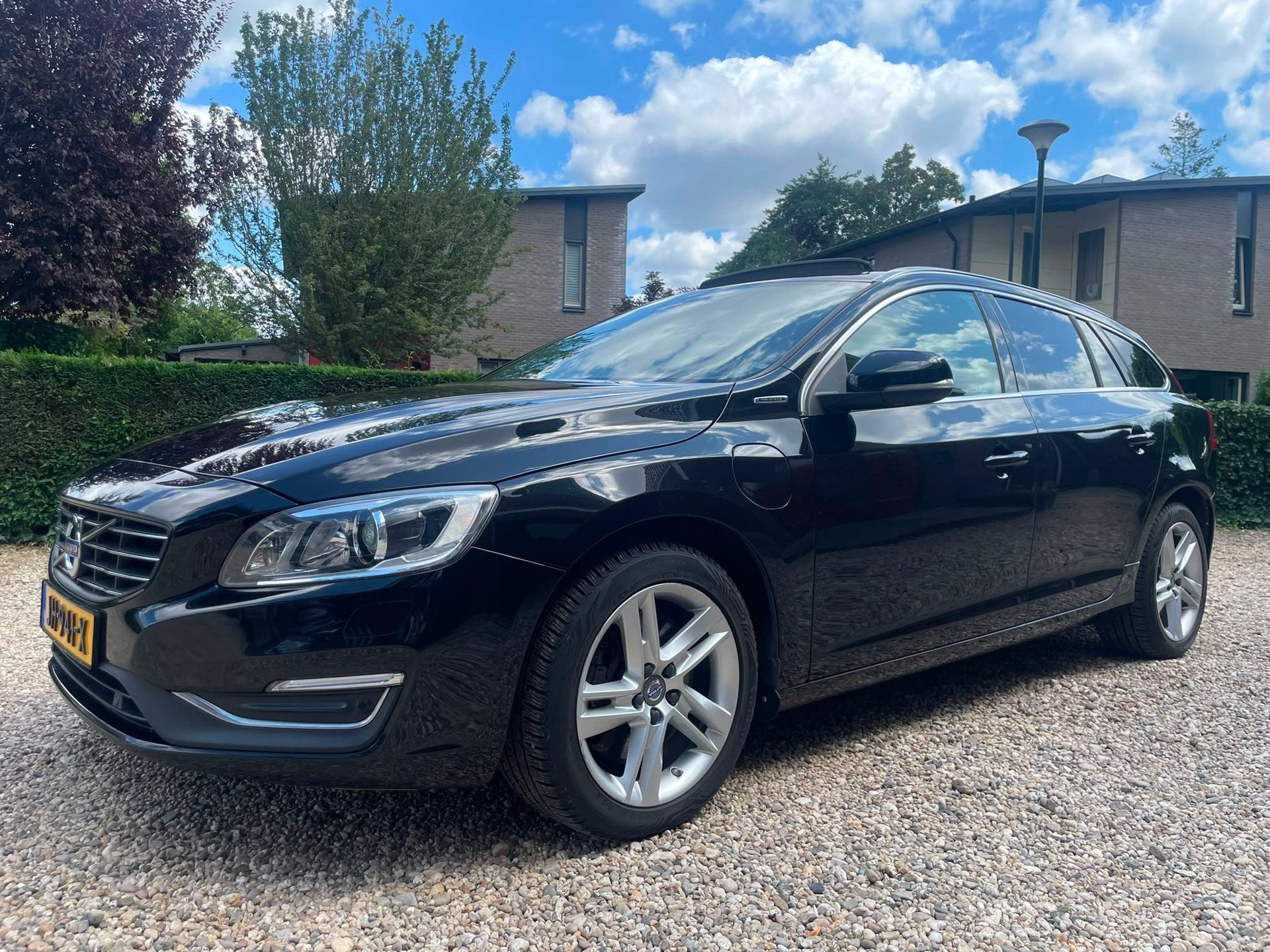 Volvo V60 2.4 D6 Twin Engine Momentum, Auto's, Automaat, Euro 6, Leder en Stof, Zwart