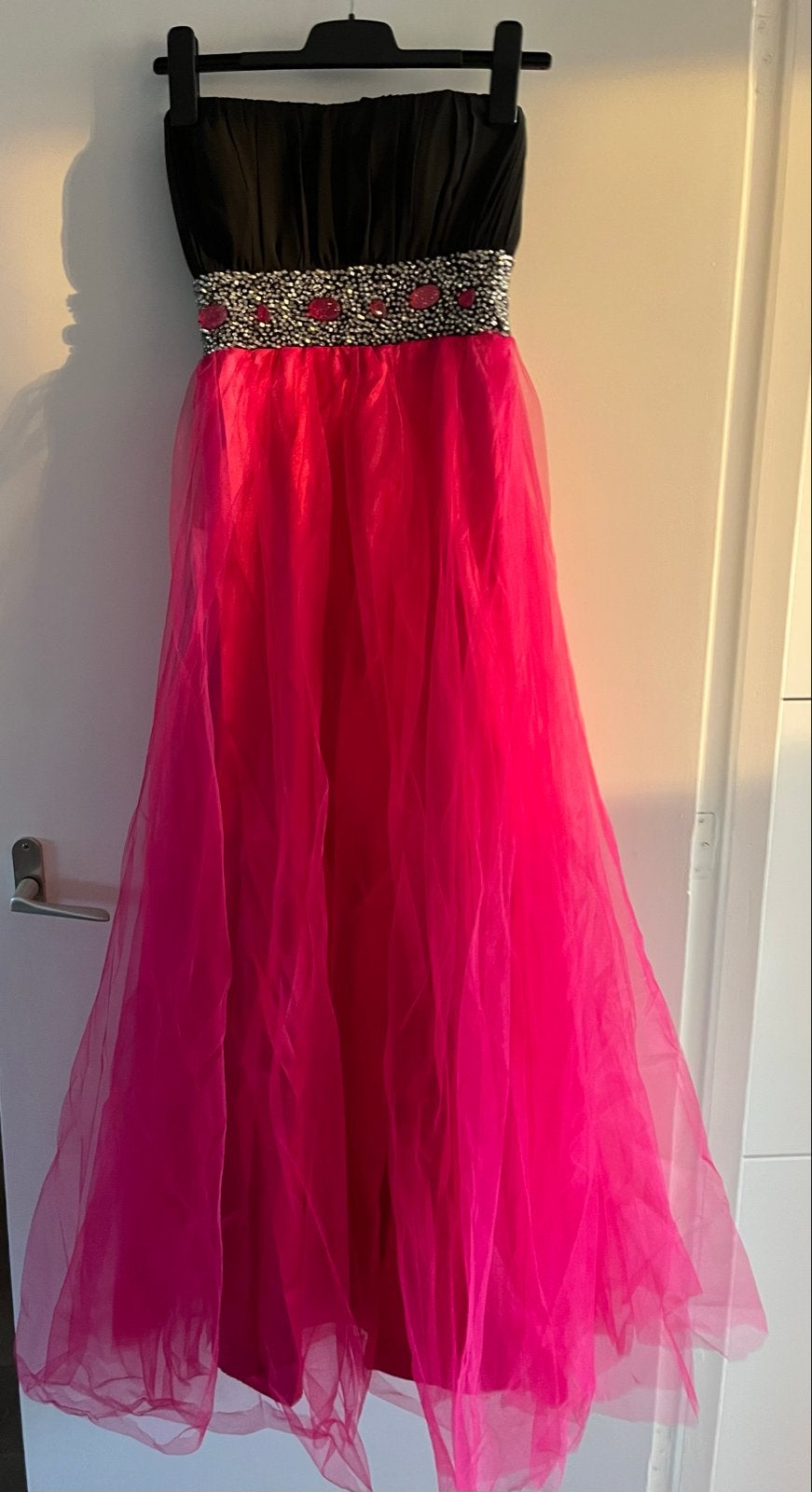 Prachtige Roze Galajurk met Zwart Bovenstuk, Ophalen, Galajurk, Zo goed als nieuw, Roze