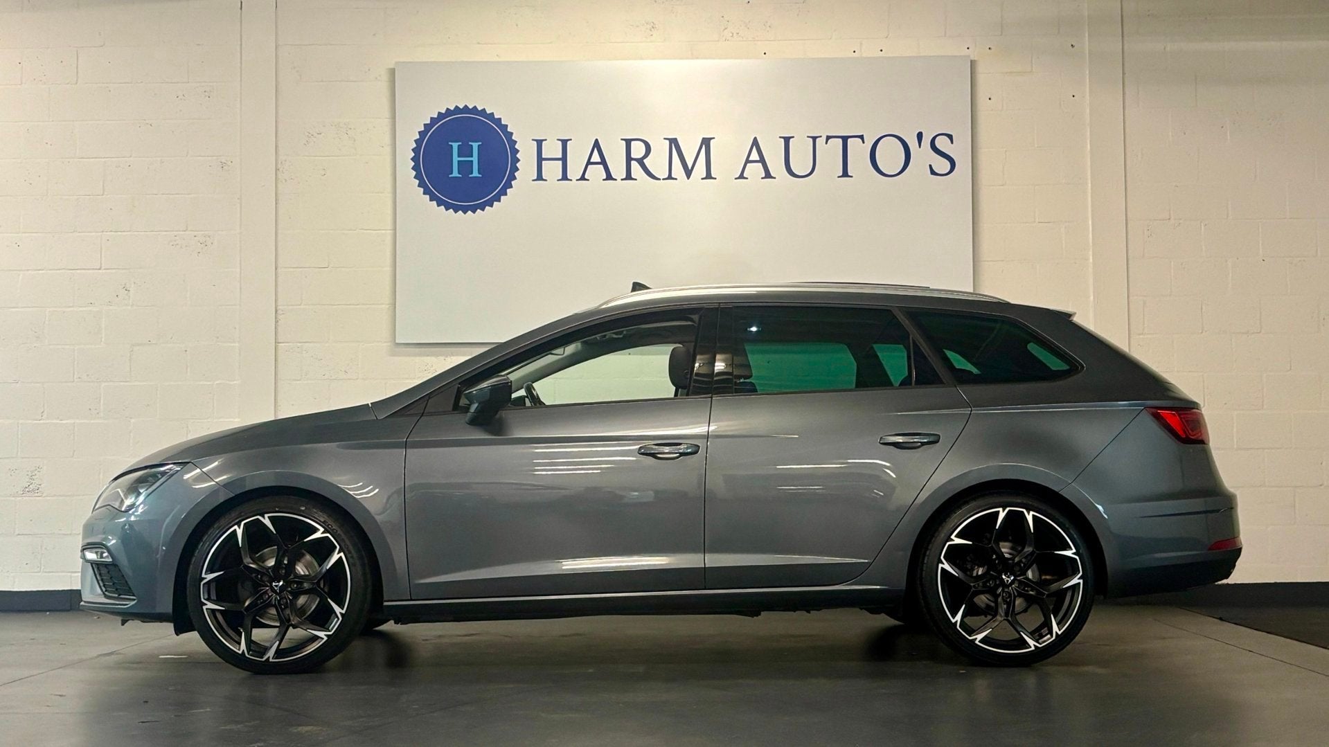SEAT Leon ST 1.4 EcoTSI FR 150pk DSG Pano / Alcantara / Navi, Gebruikt, Zwart, 4 cilinders, Leon