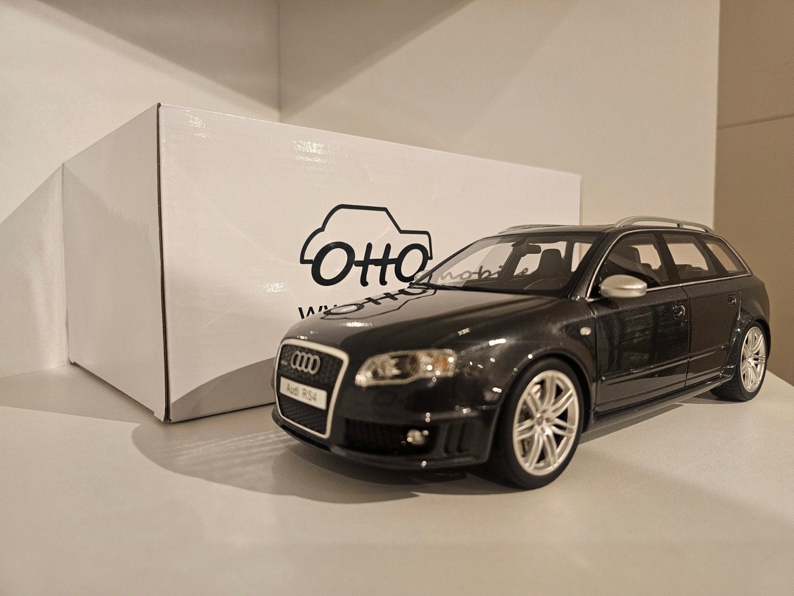 OTTOMOBILE OT721 Audi RS4 Avant Grijs 1:18, Ophalen of Verzenden, Zo goed als nieuw, Auto, OttOMobile