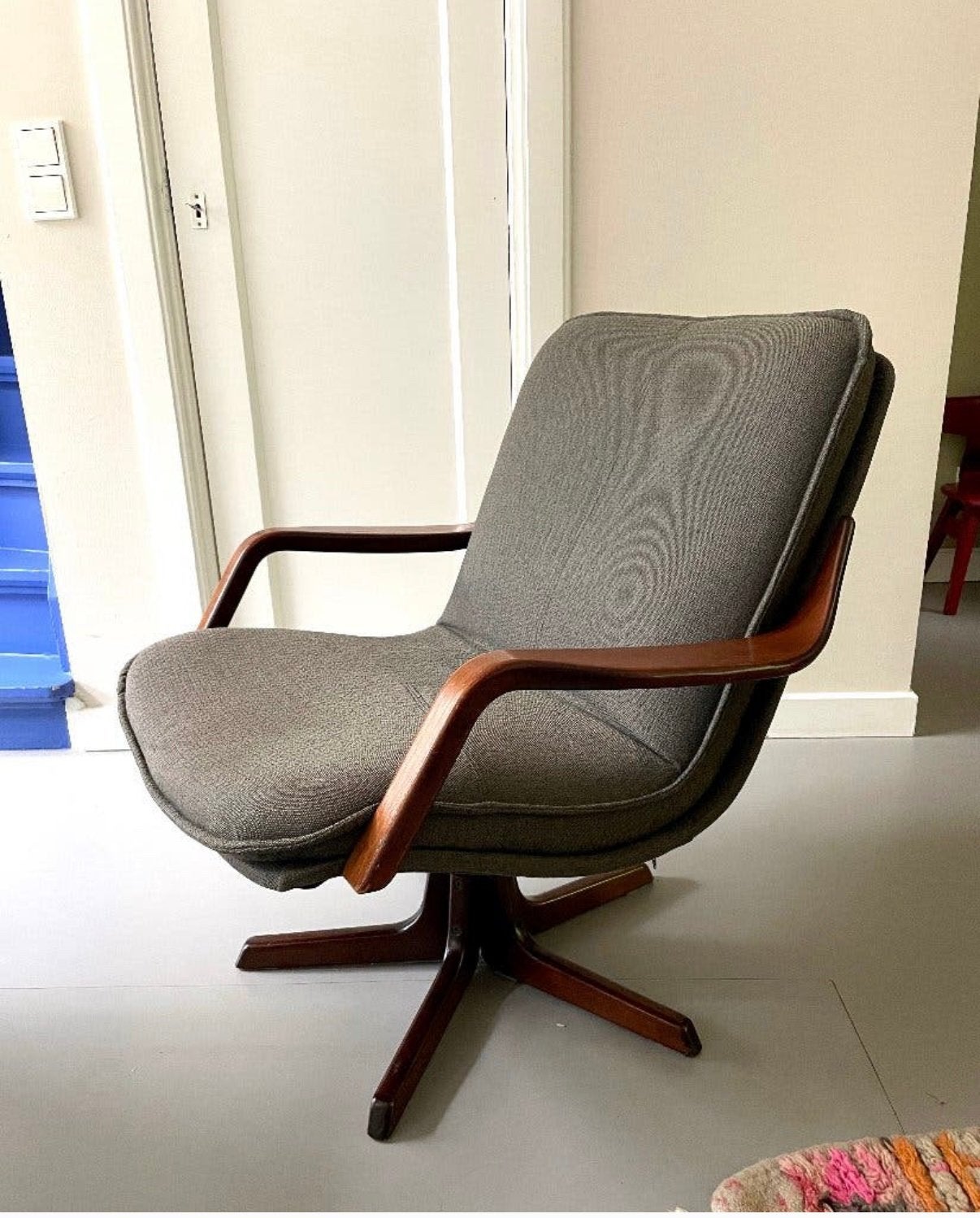 Deens Design Vintage draai Fauteuil, van Berg, Ophalen, 75 tot 100 cm, Zo goed als nieuw, Stof