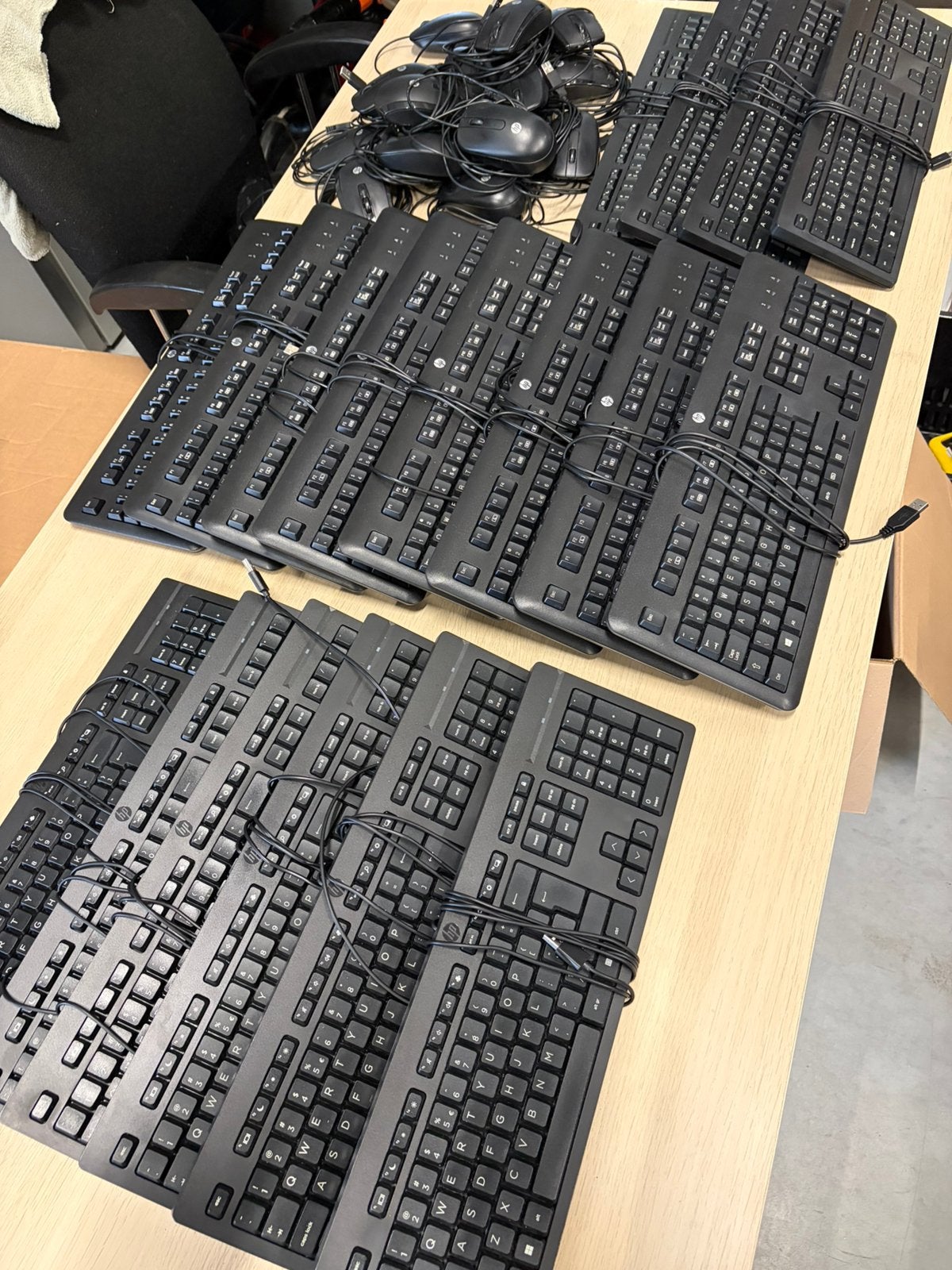 Partij HP toetsenborden en muizen - 16 stuks - bedraad, Computers en Software, Ophalen, Zo goed als nieuw