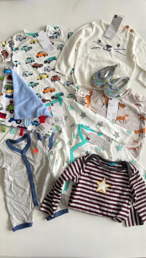 Baby pakket kleding, schoentjes en knuffeldoekje, Ophalen of Verzenden, Nieuw, Overige maten