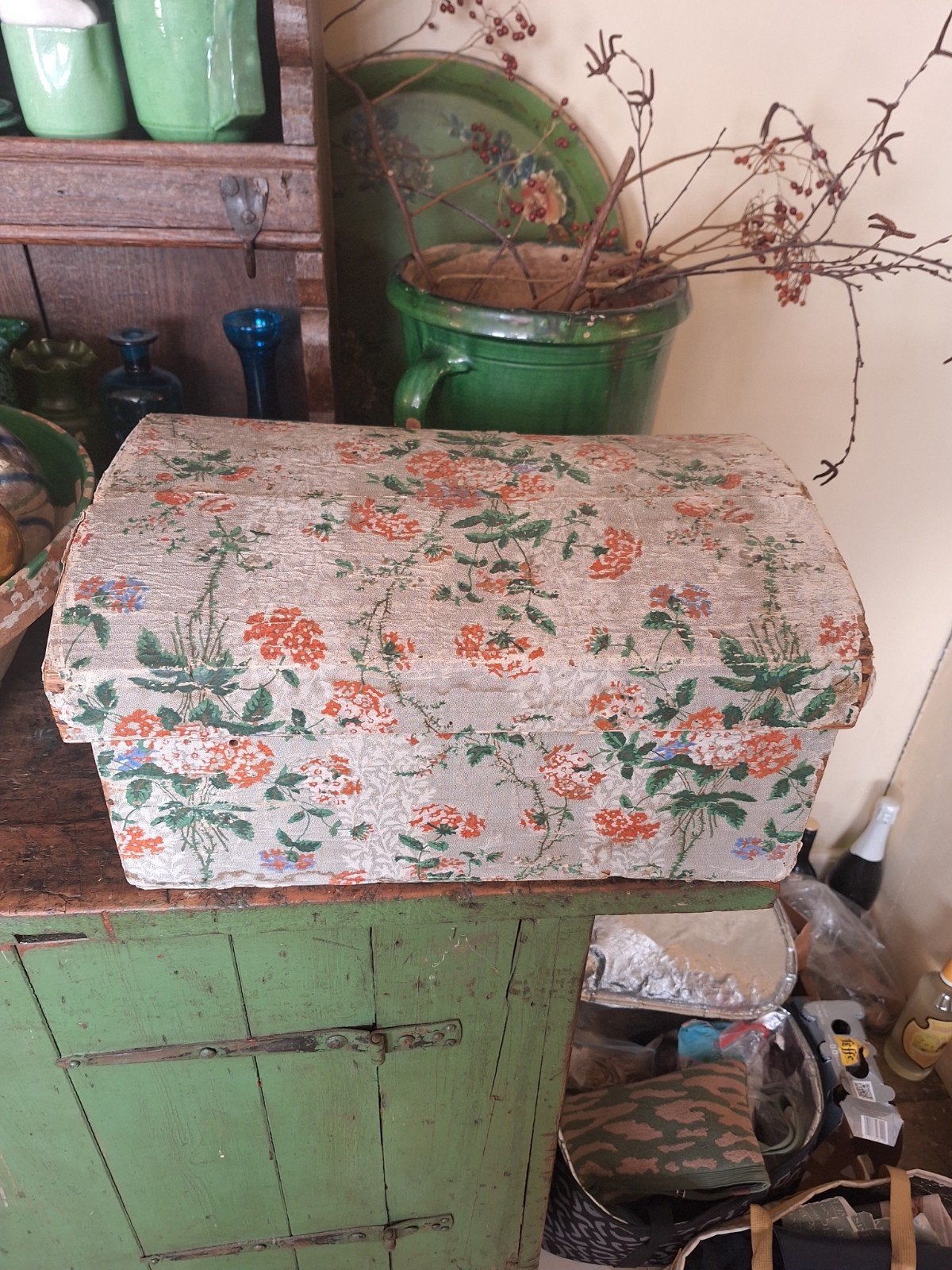 antieke kist bekleed met behang, Ophalen of Verzenden