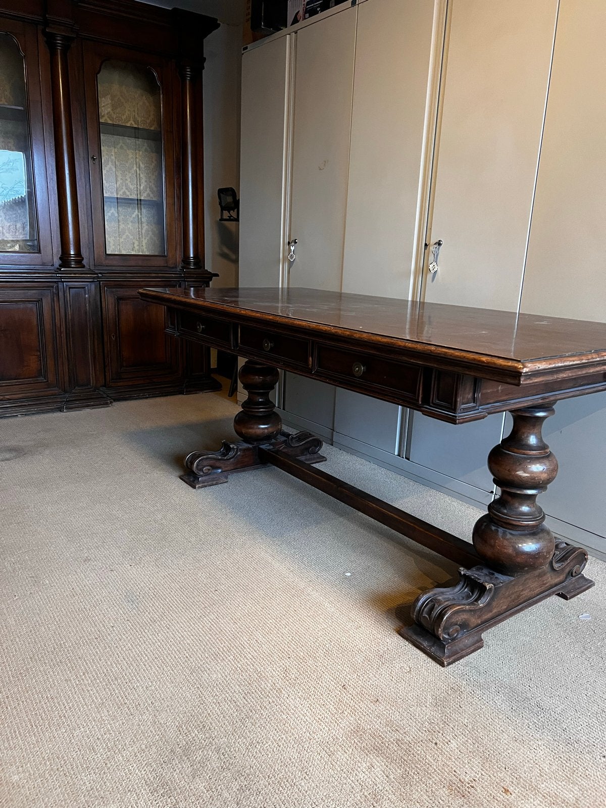 Massief houten tafel met lades, Ophalen