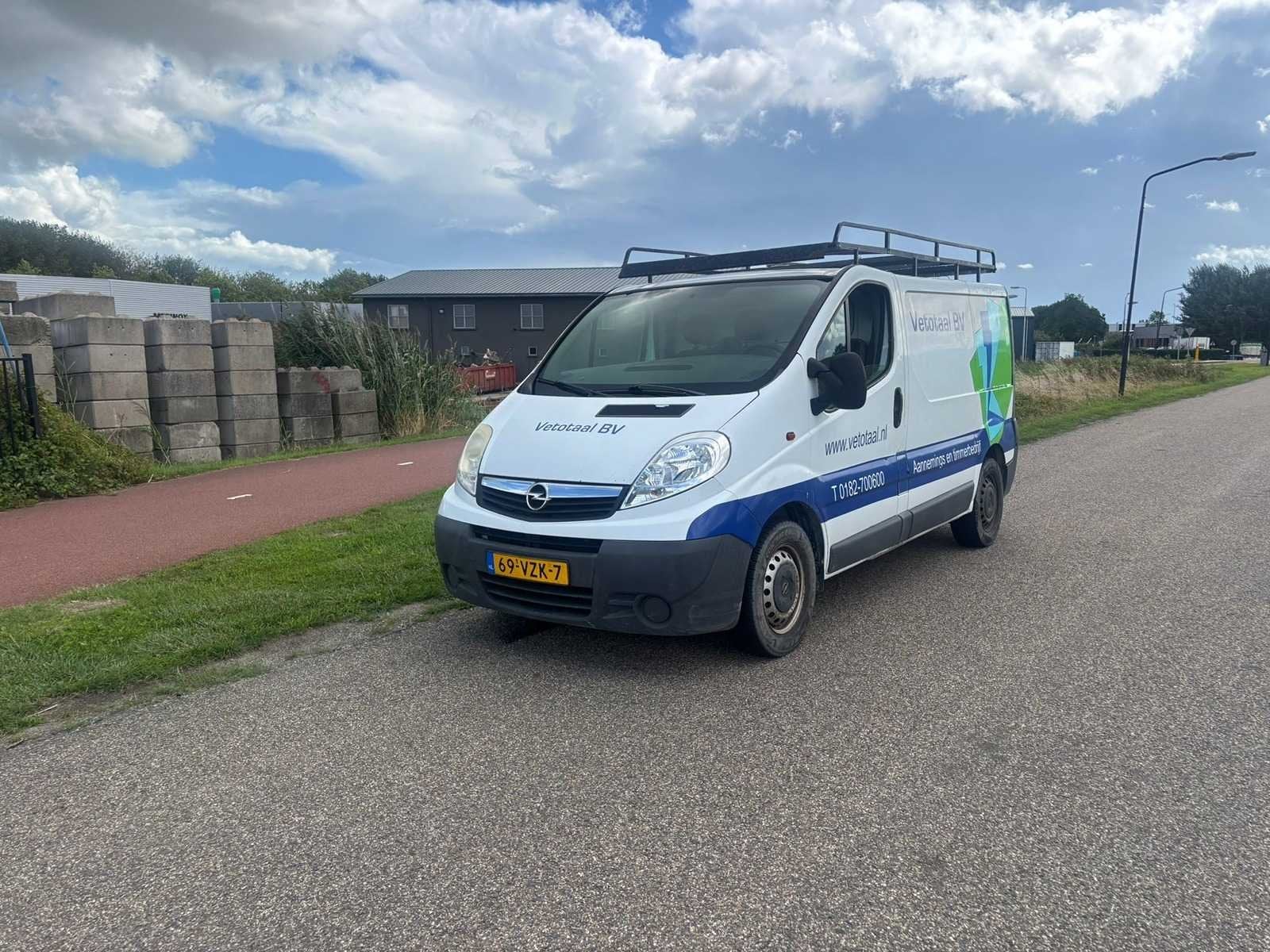 Opel Vivaro 2.5 CDTI L1H1 | 69-VZK-7 i, Auto's, Gebruikt, Bedrijf, Euro 4, Te koop