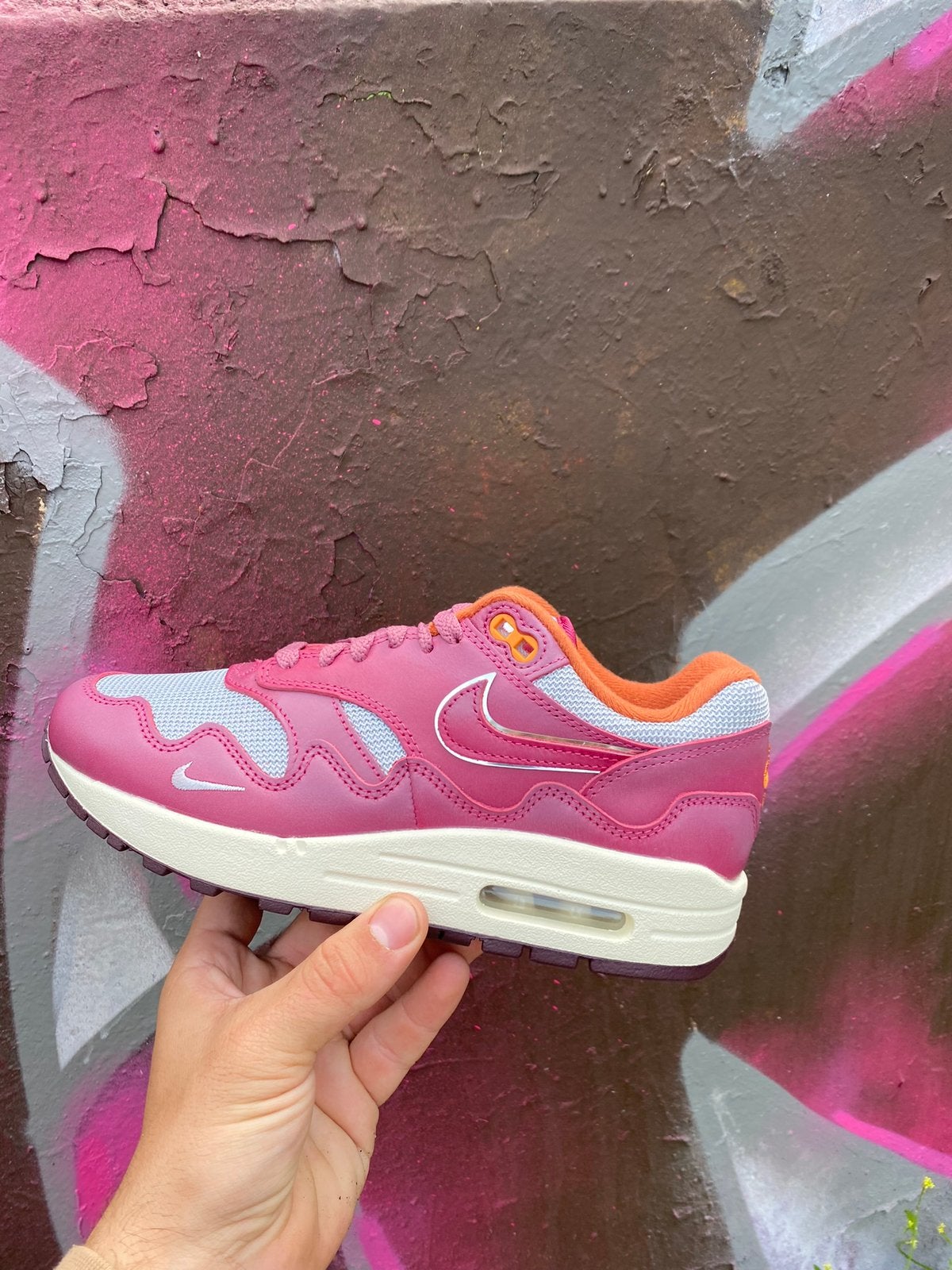 Nike patta air max 1 rush maroon, Ophalen of Verzenden, Nieuw, Overige kleuren