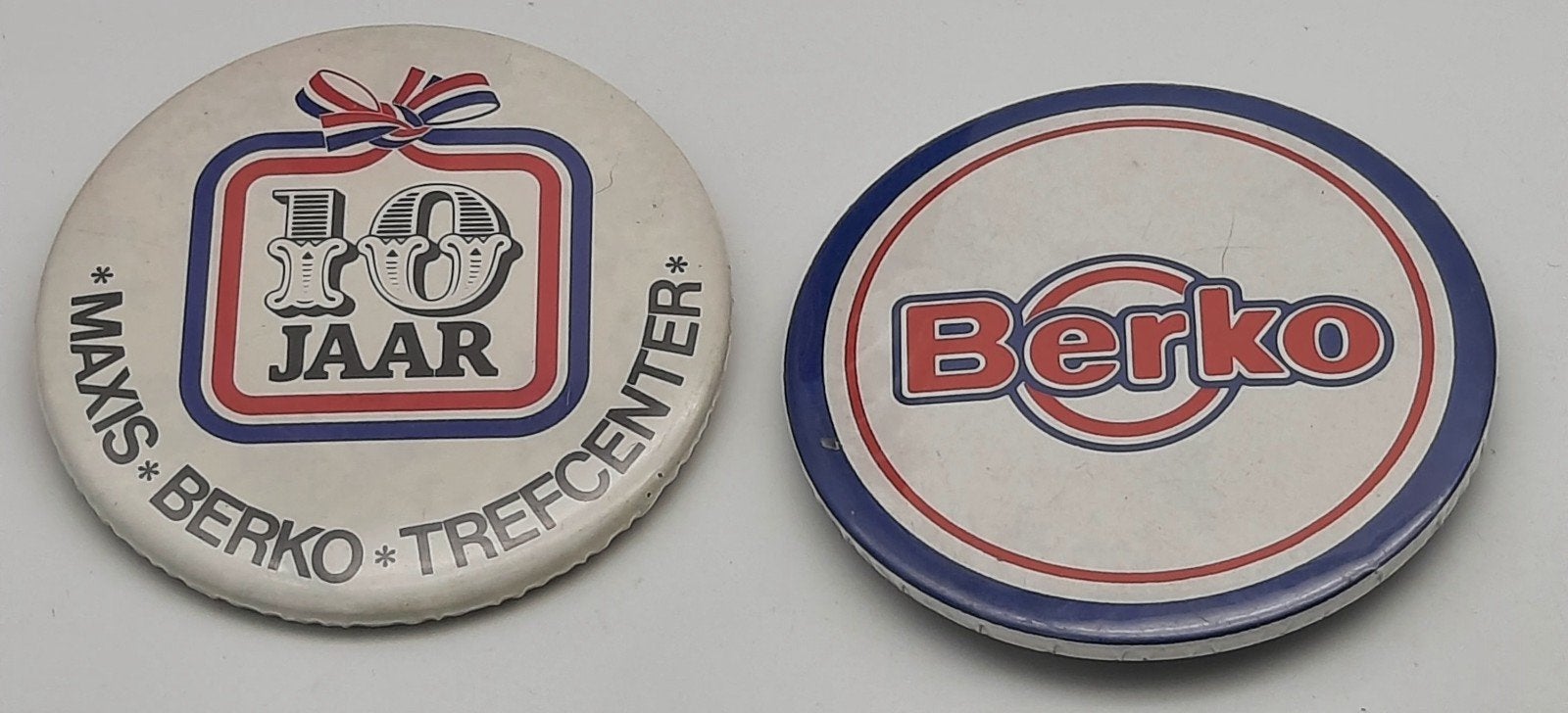 Vintage 2x Buttons Maxis Berko, Ophalen of Verzenden, Gebruikt, Merk, Button