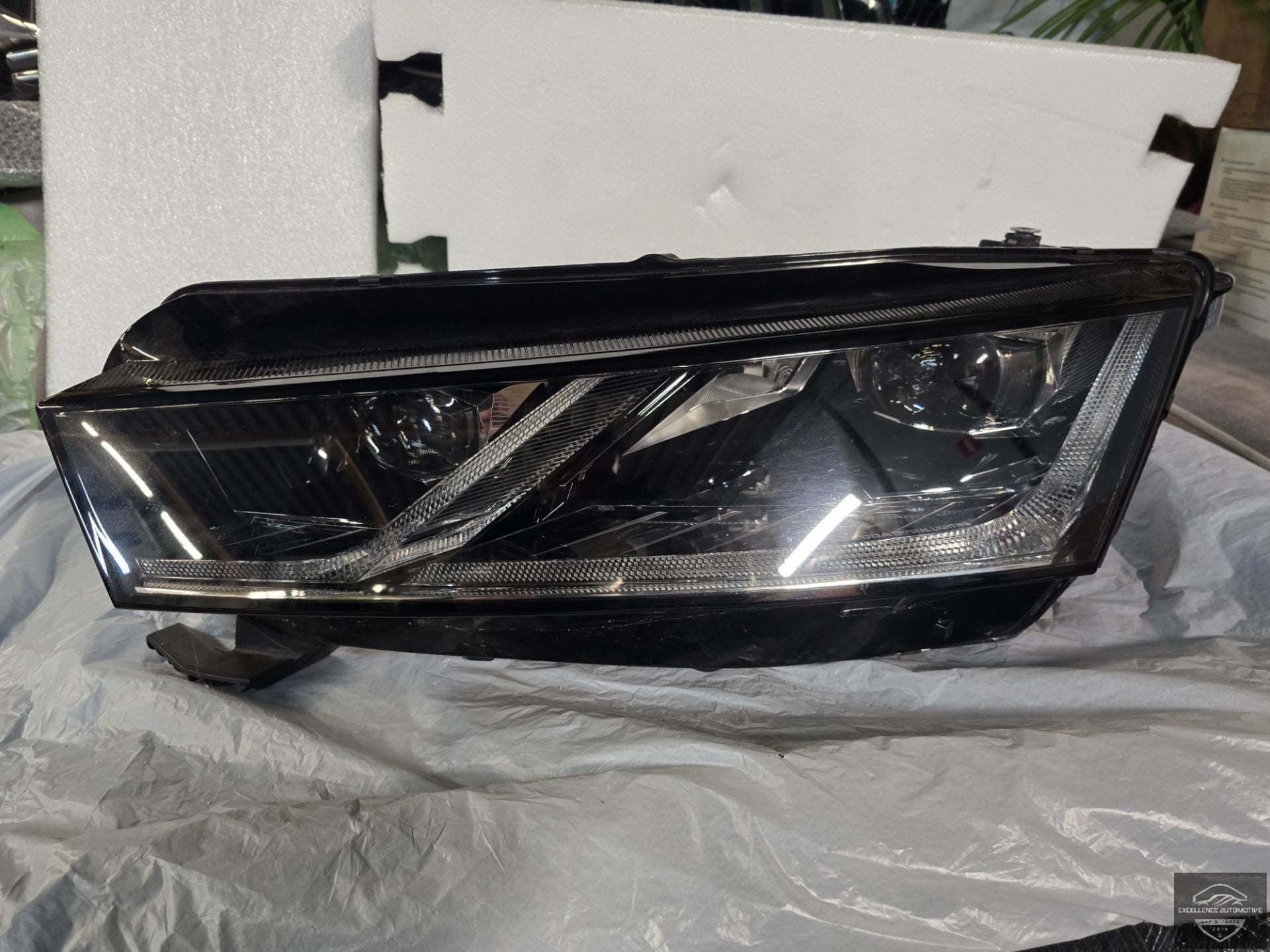 Skoda Octavia 4 2020-2024 Led Koplamp Links Voor 5E41941015A, Skoda, Skoda Auto a.s., Gebruikt, Infoline@skoda-auto.cz