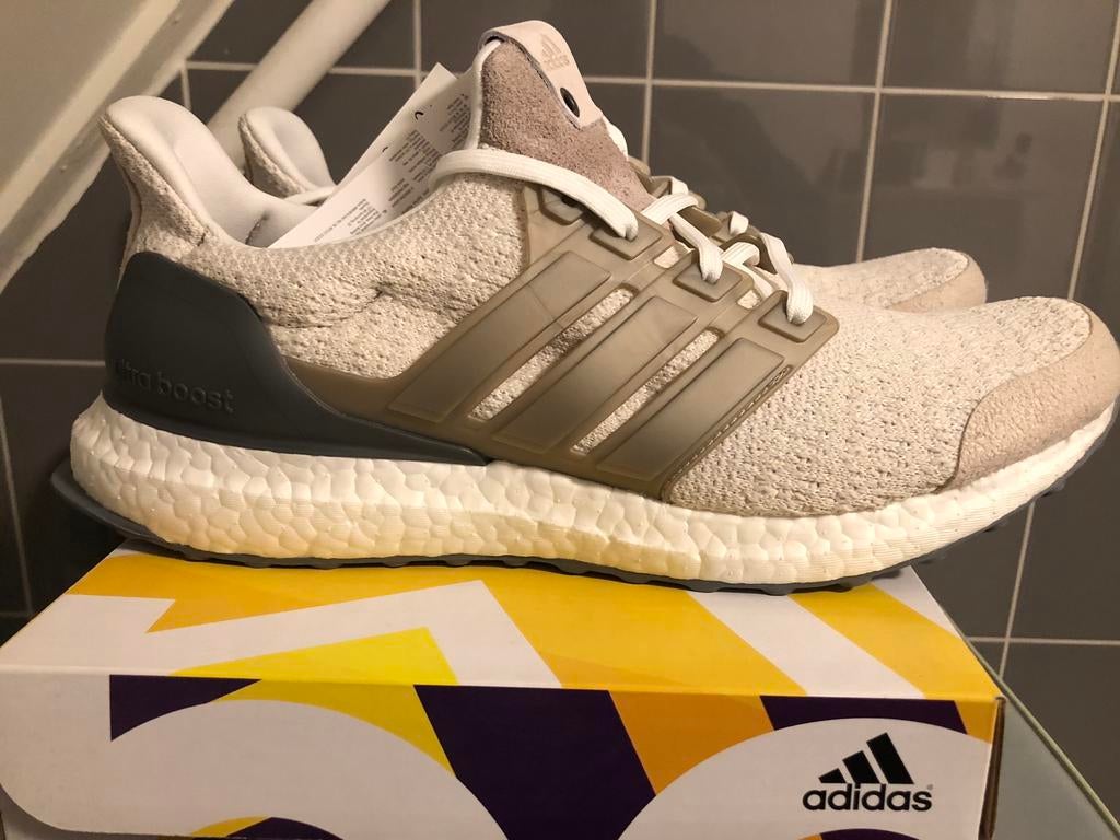 Adidas ultraboost Us 9 42 2/3 Sneakernstuff Nieuw, Ophalen of Verzenden, Nieuw, Sneakers of Gympen