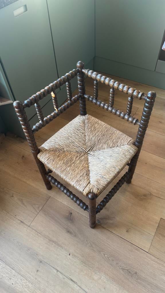 Bobbin hoekstoel antiek brocante, Antiek en Kunst, Antiek | Meubels | Stoelen en Banken, Ophalen