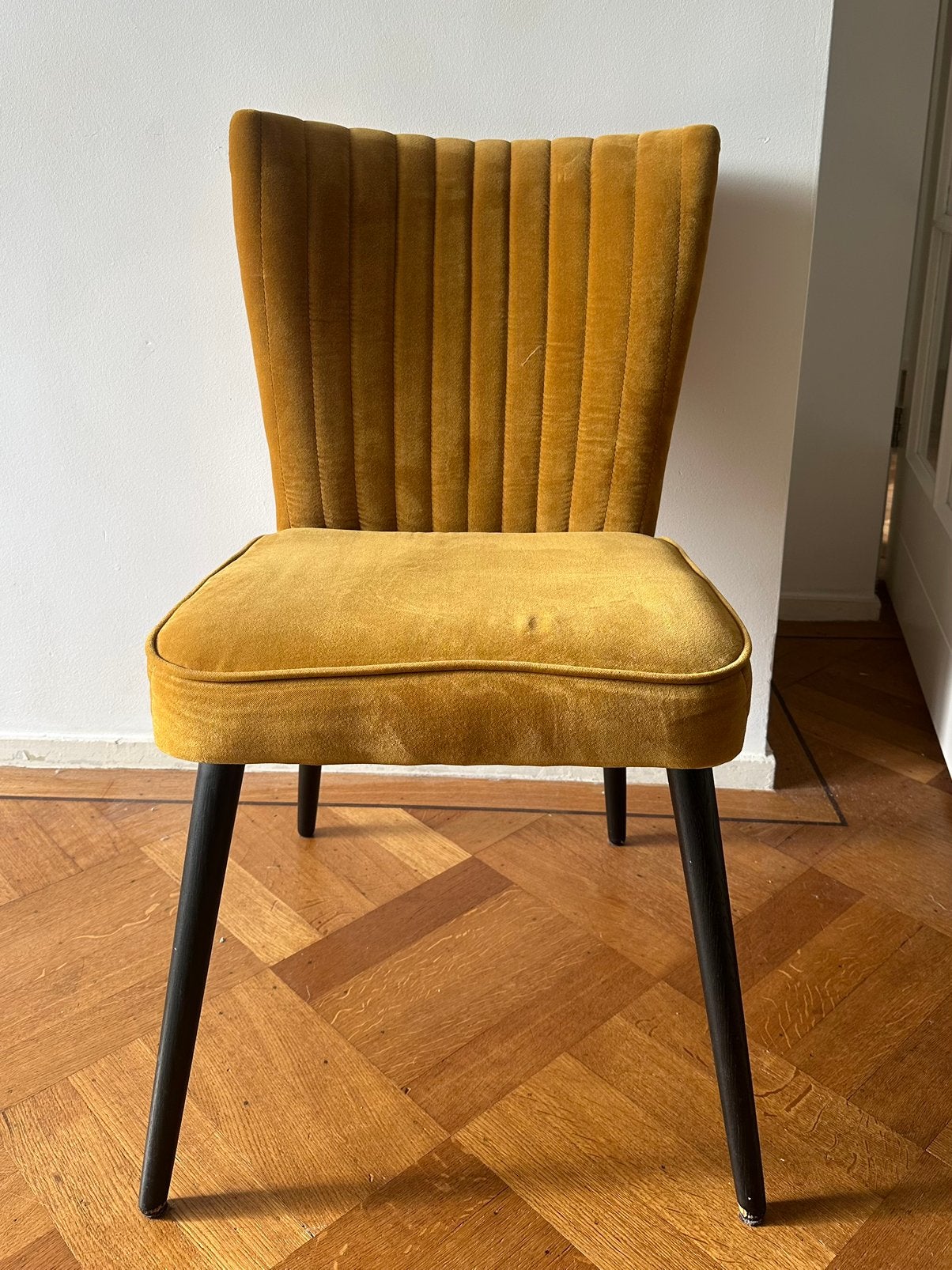 Goossens eetkamerstoelen okergeel velvet – set van 2, Huis en Inrichting, Ophalen, Twee, Overige kleuren, Vintage