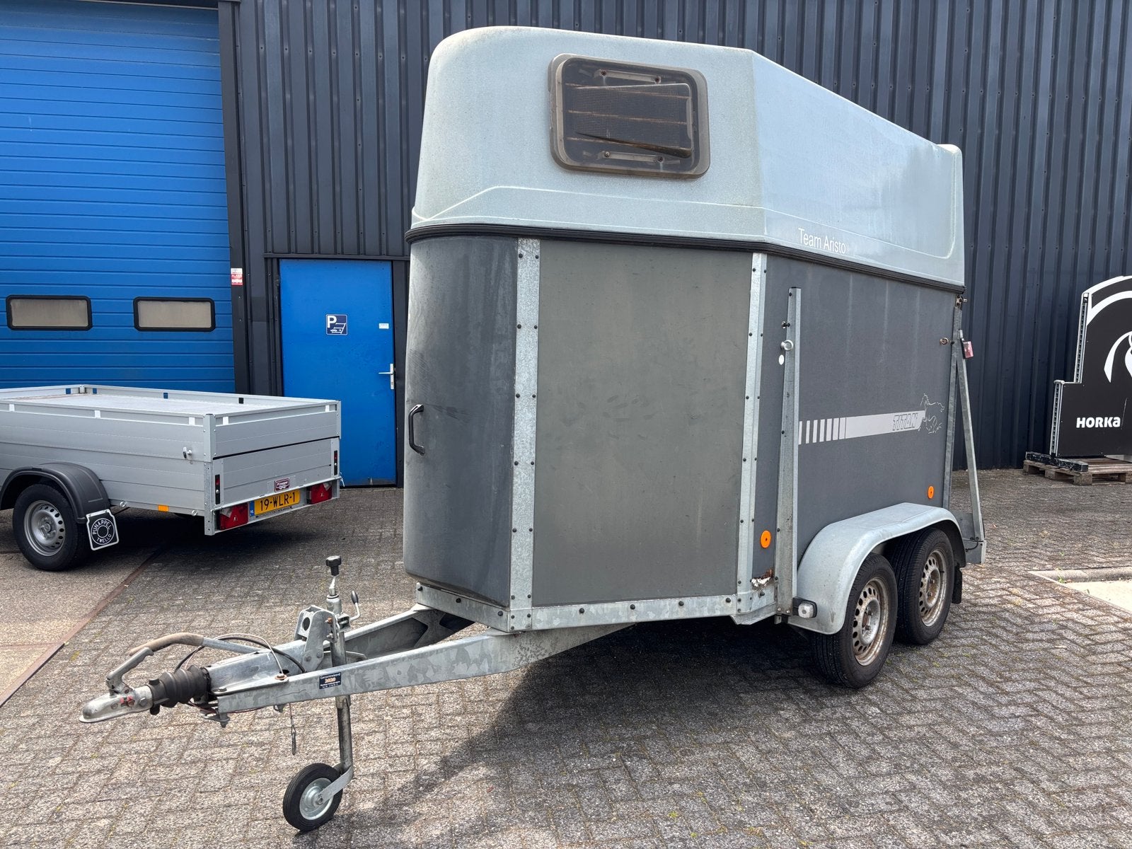 Paardentrailer Titan, Dieren en Toebehoren, Paarden en Pony's | Trailers en Aanhangwagens, Ophalen, Gebruikt, Polyester, 1½-paards trailer
