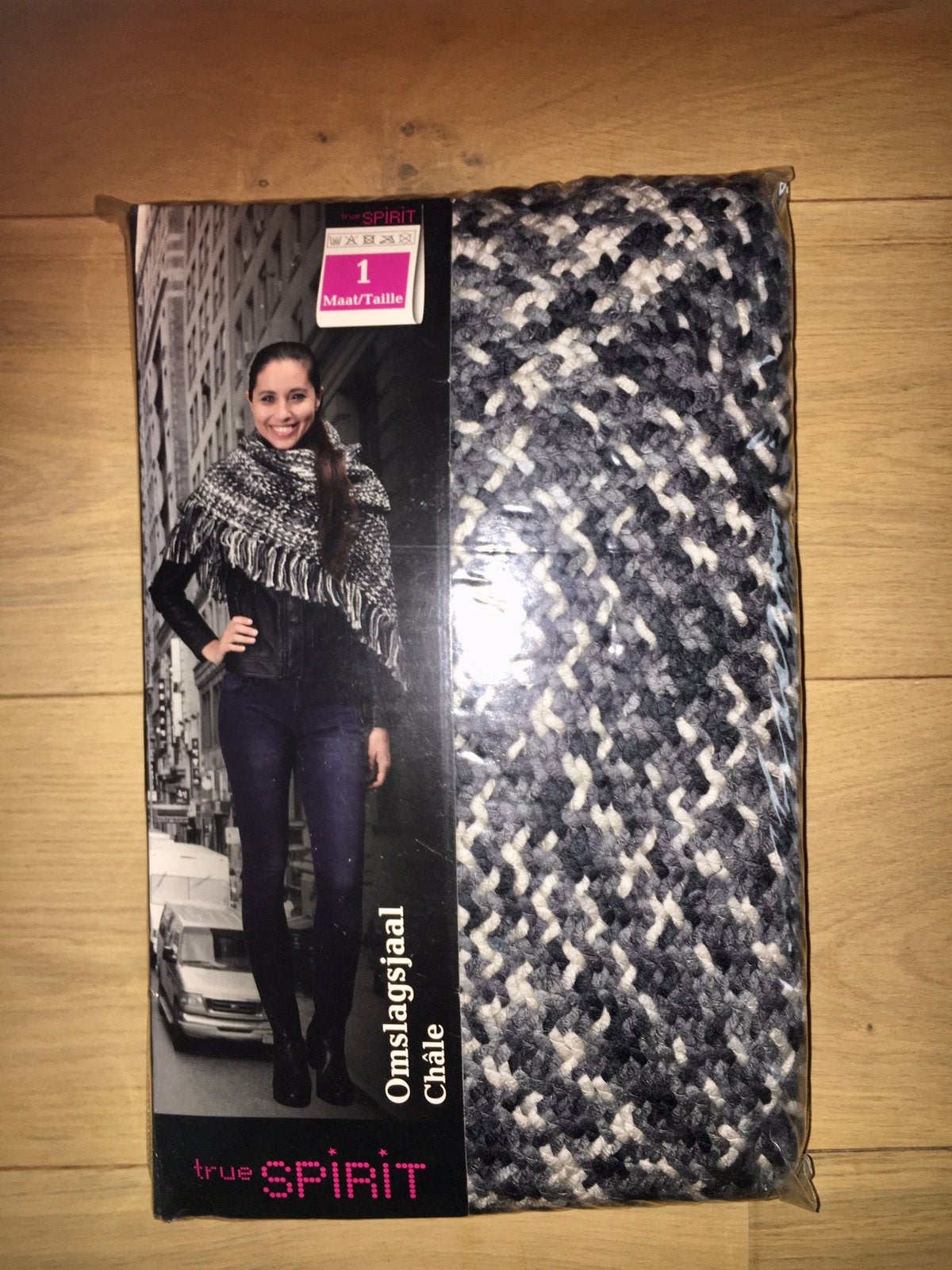 Nieuw gebreide omslagsjaal/ poncho, True Spirit, Ophalen of Verzenden, Nieuw, Sjaal