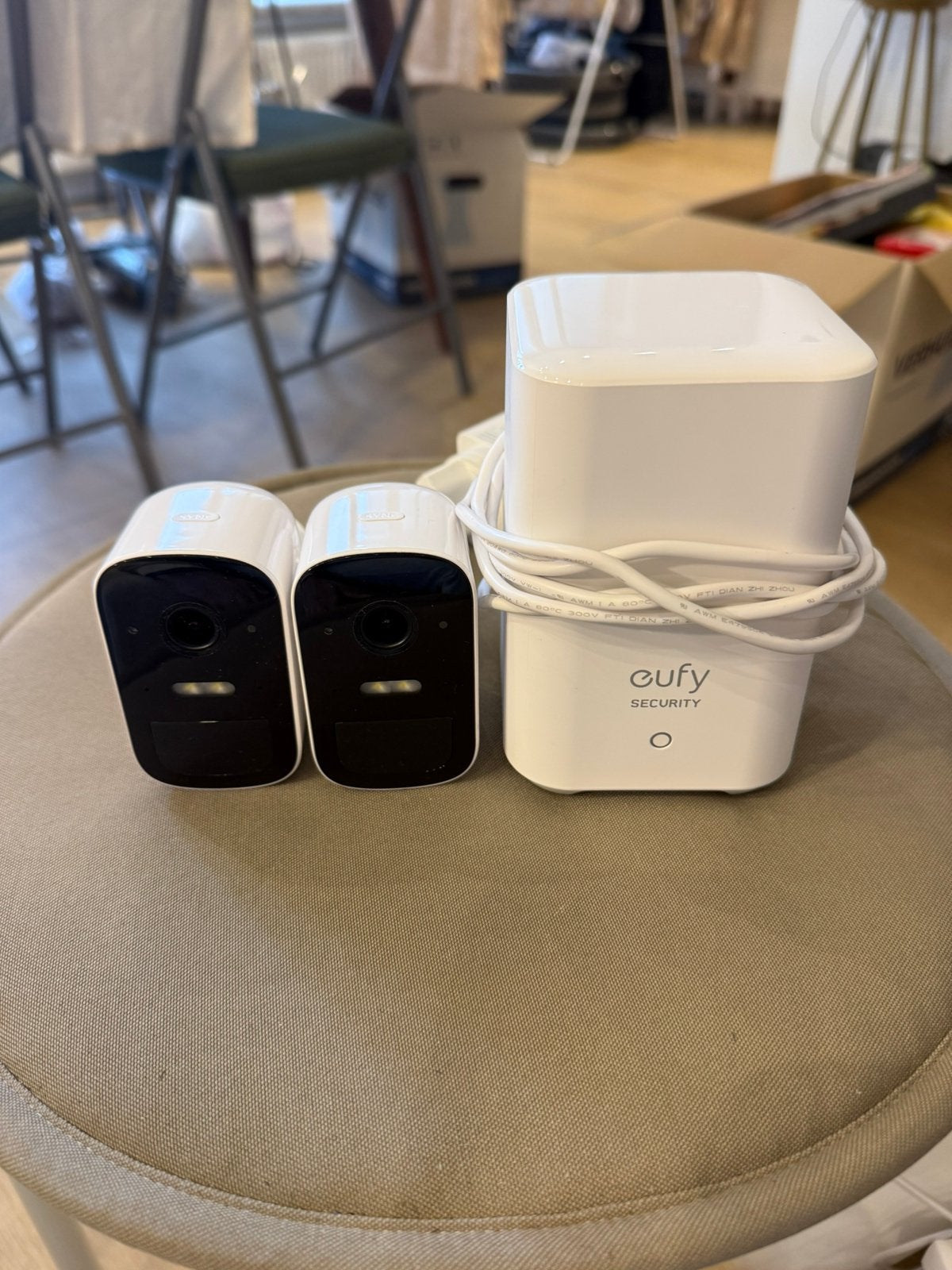 Eufy Security – 2 Wireless Cameras + HomeBase, Ophalen of Verzenden, Zo goed als nieuw