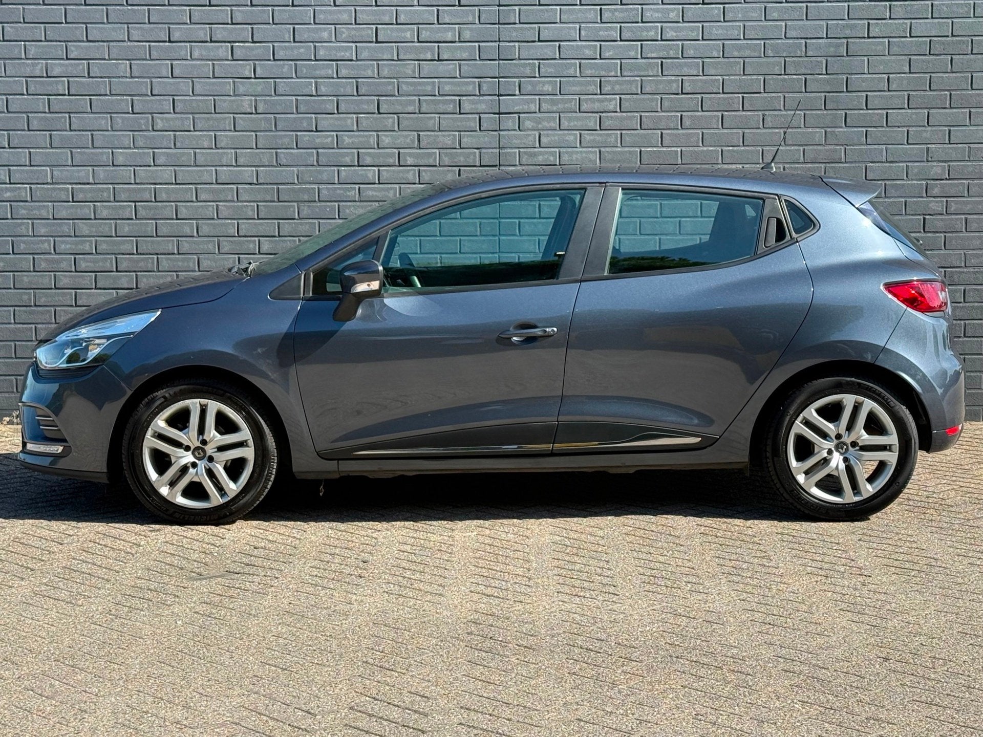 Renault Clio 0.9 TCe Zen Bj 2017 Airco 5-Deurs Navi Pdc, Voorwielaandrijving, Stof, Gebruikt, 49 €/maand