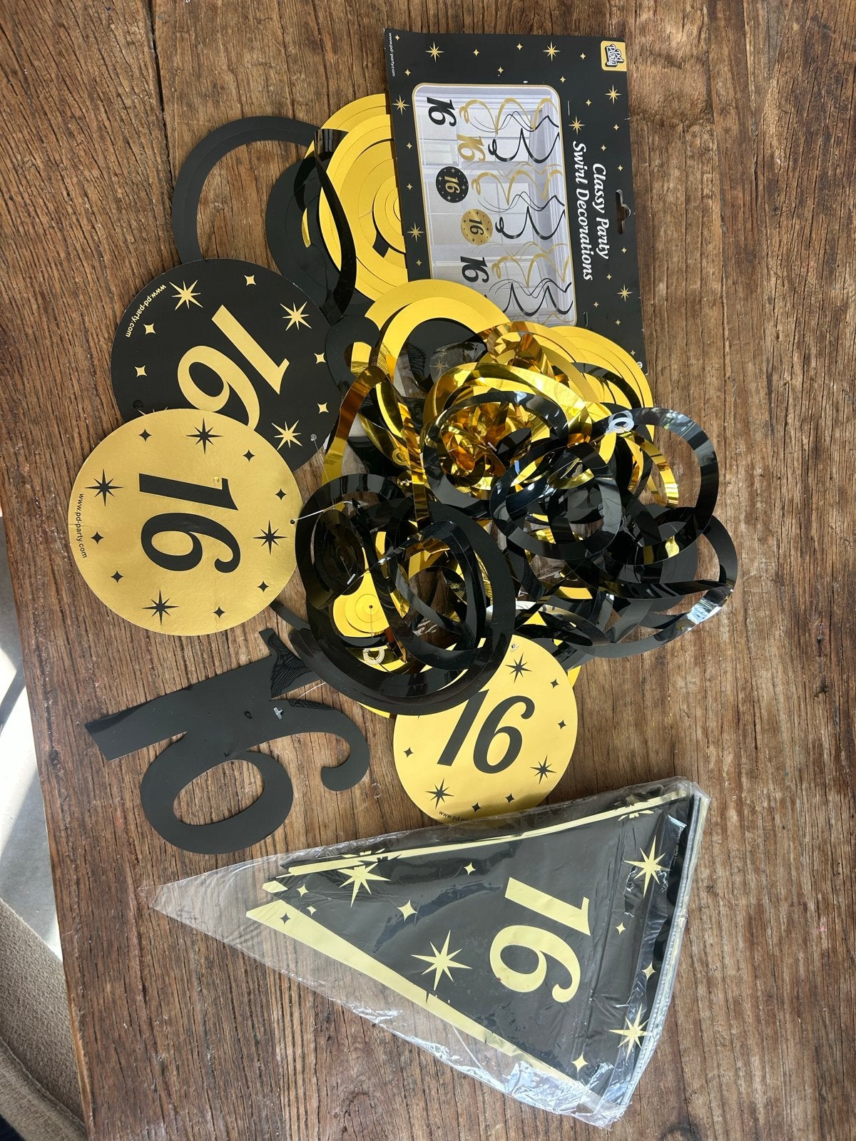 Slinger en Swirls 16 jaar - Zwart Goud Feestversiering, Ophalen of Verzenden, Nieuw, Versiering, Verjaardag
