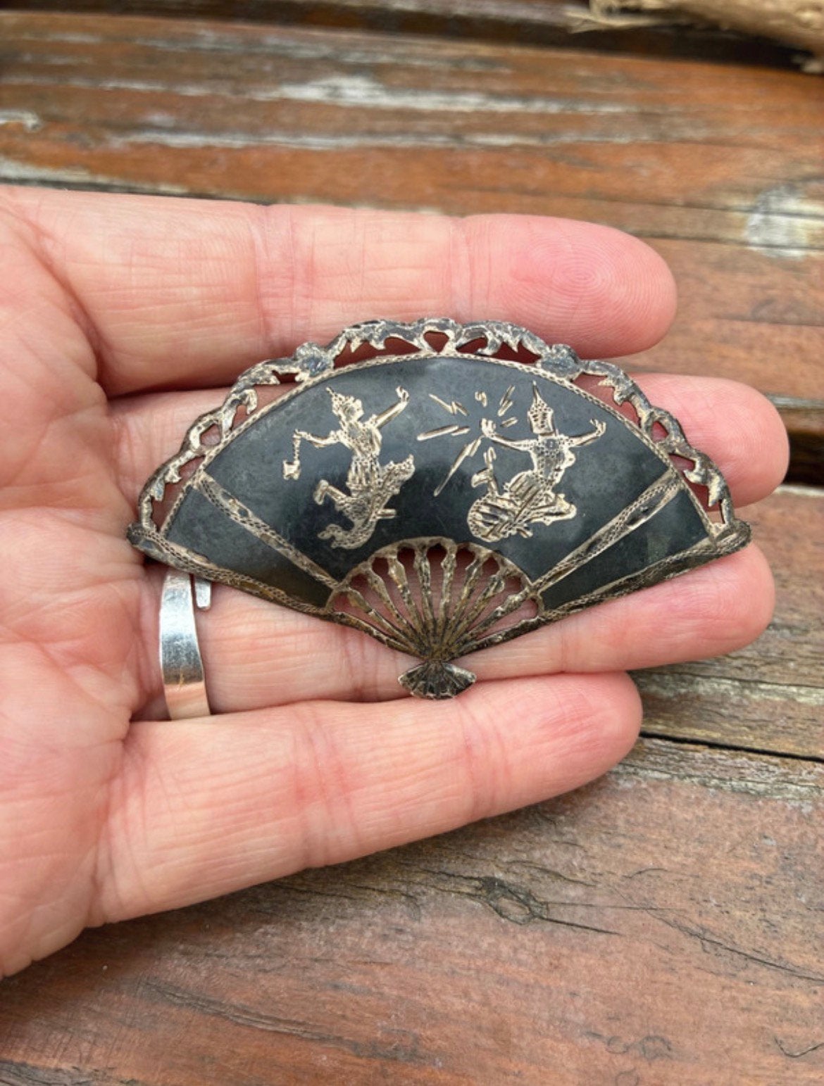 vintage Siam-broche waaier van zilver met niëllo-emaille, Ophalen of Verzenden, Gebruikt, Minder dan 4 cm, Zilver