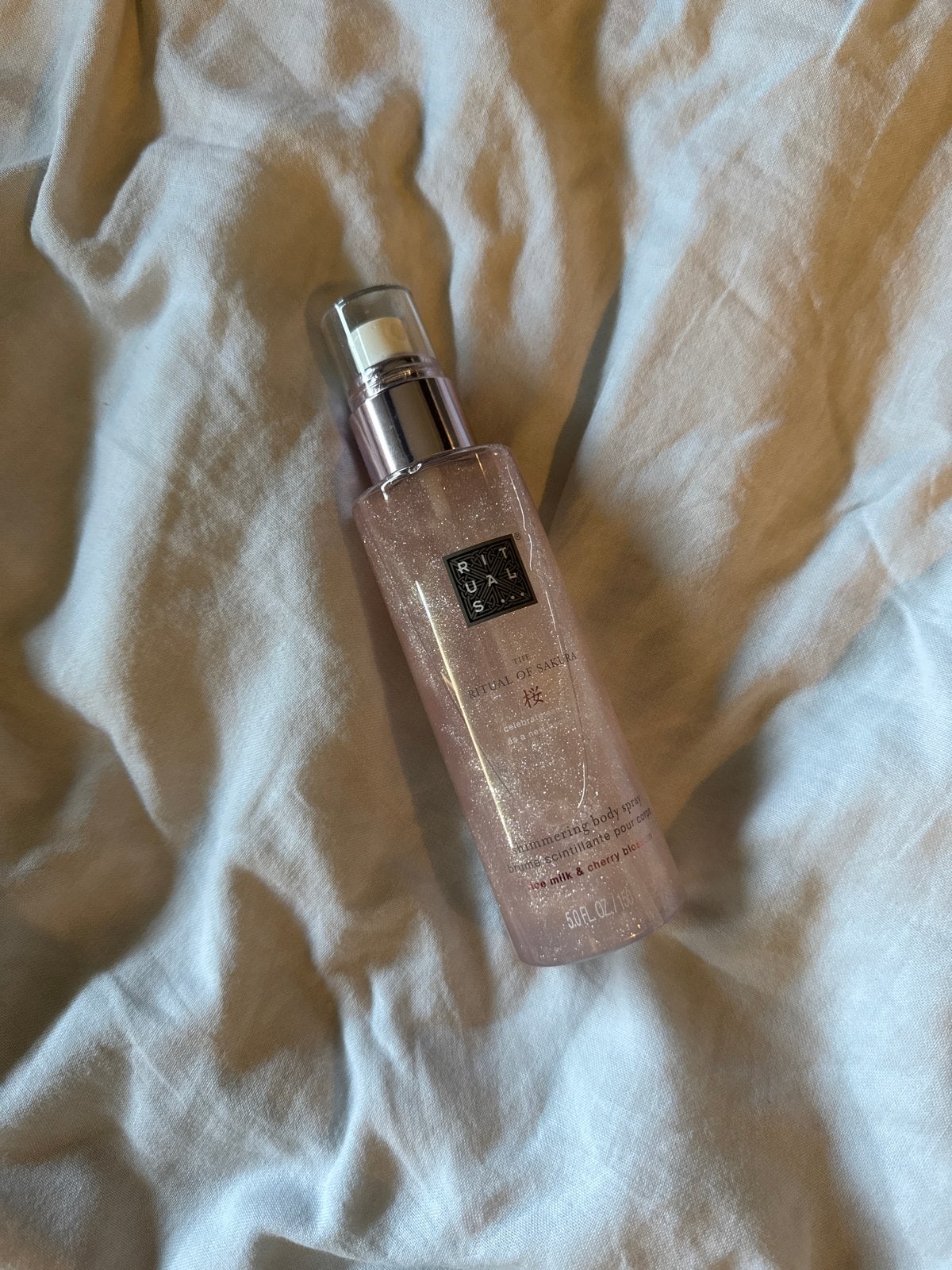 Rituals The Ritual of Sakura Shimmering Body Spray, Sieraden, Tassen en Uiterlijk, Verzenden, Zo goed als nieuw, Deodorant of Bodyspray