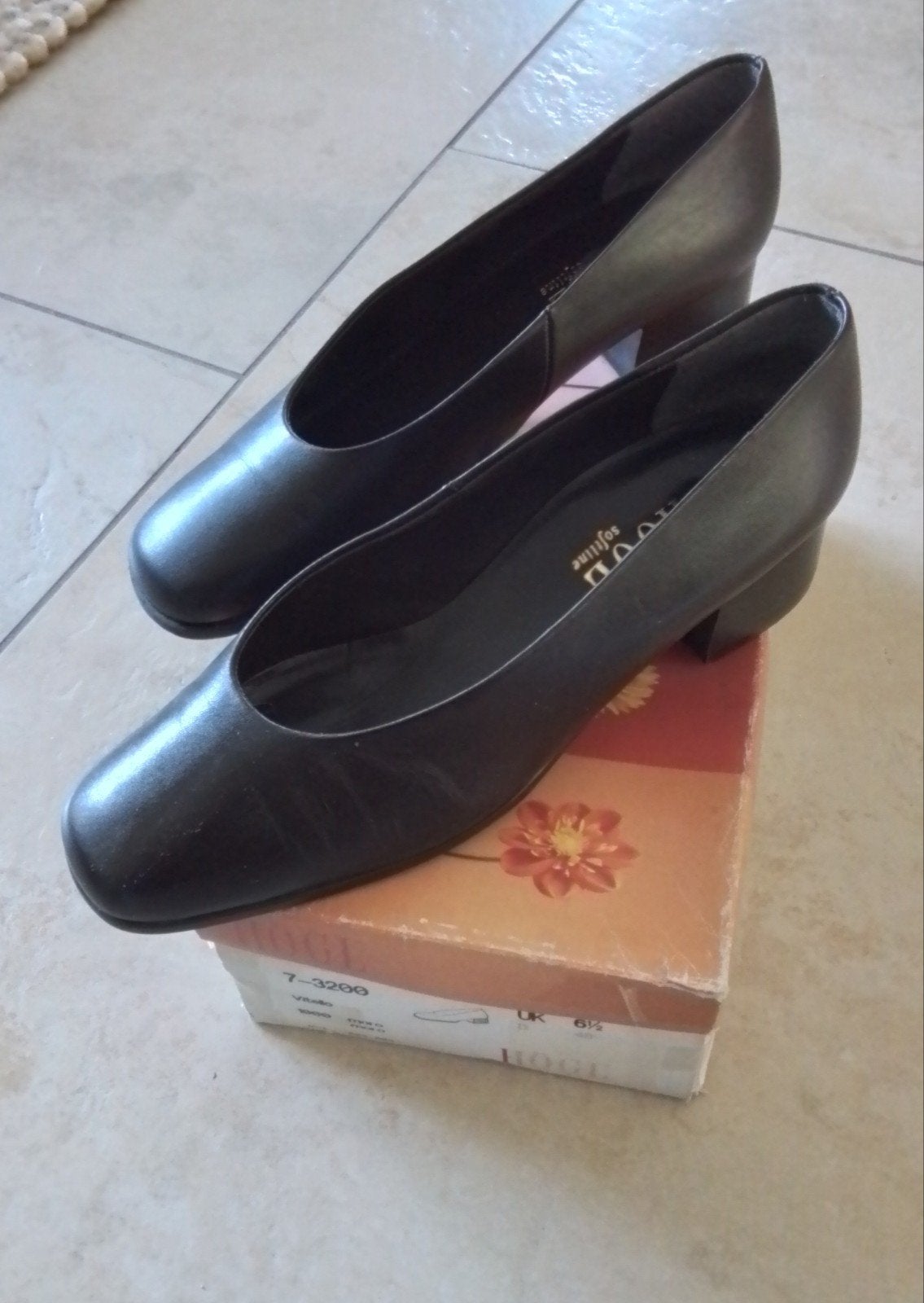 Hogl klassieke bruine schoenen met klein hakje - zgan, Schoenen met lage hakken, Bruin, Ophalen of Verzenden, Zo goed als nieuw